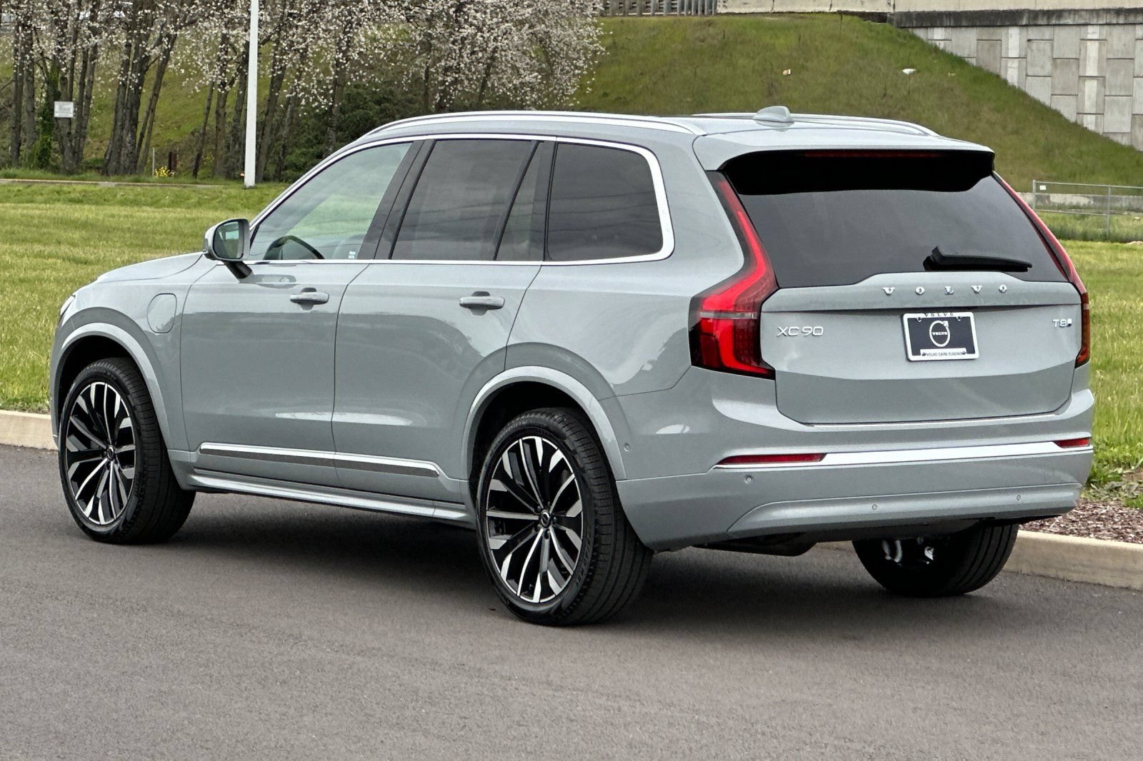 New 2026 Volvo XC90 T8 Plus w/ Protection Package AWD/4WD image 5