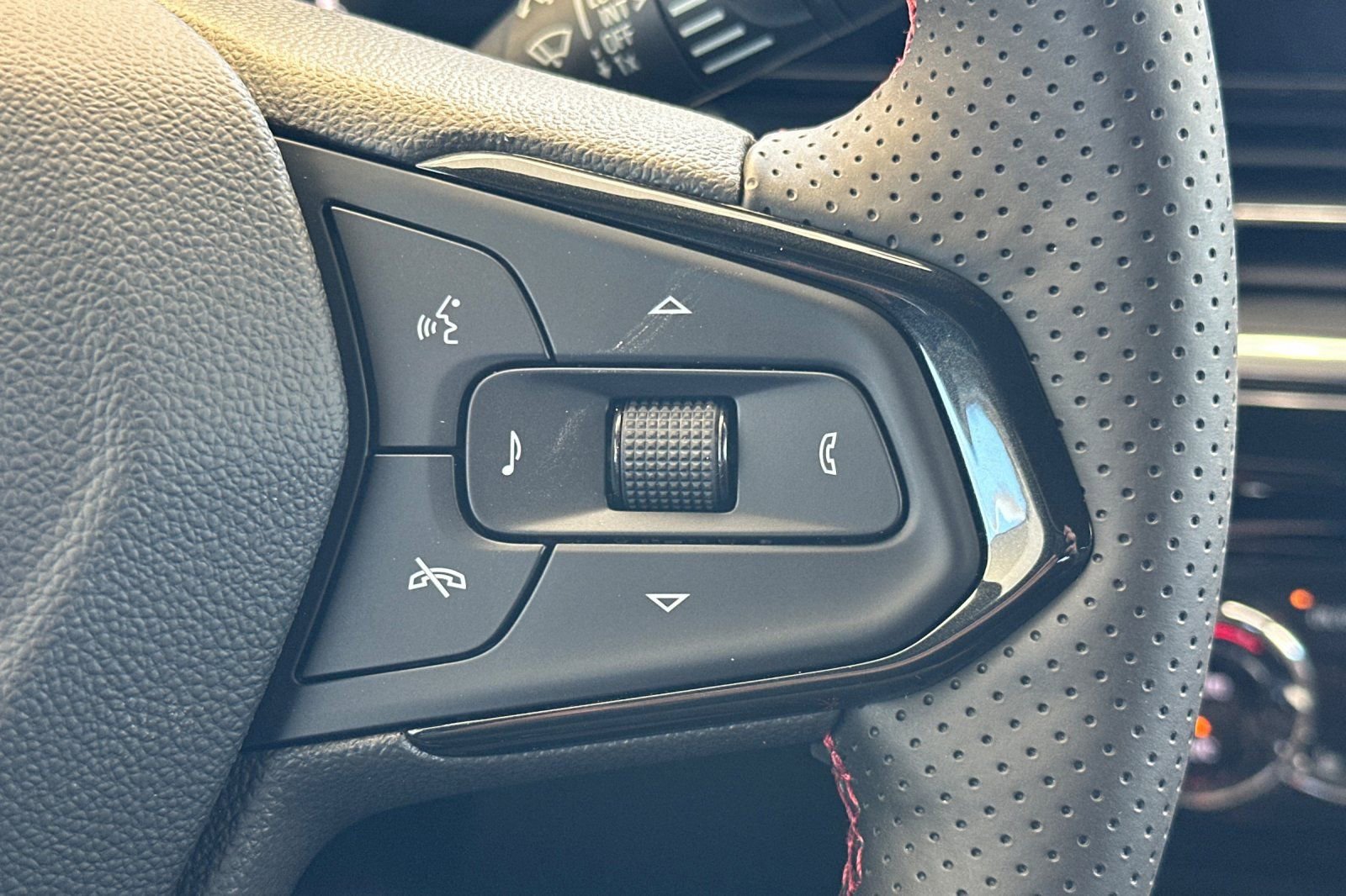 New 2026 Chevrolet Trax RS w/ Driver Confidence Package image 27