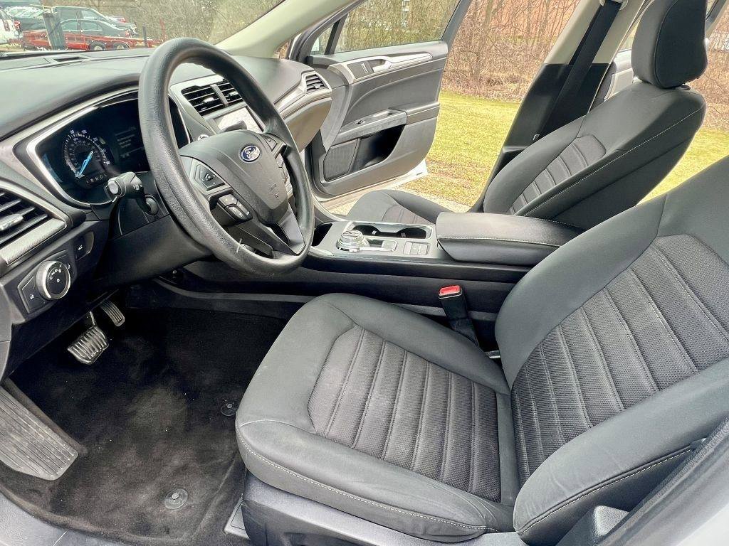 Used 2020 Ford Fusion SE image 5