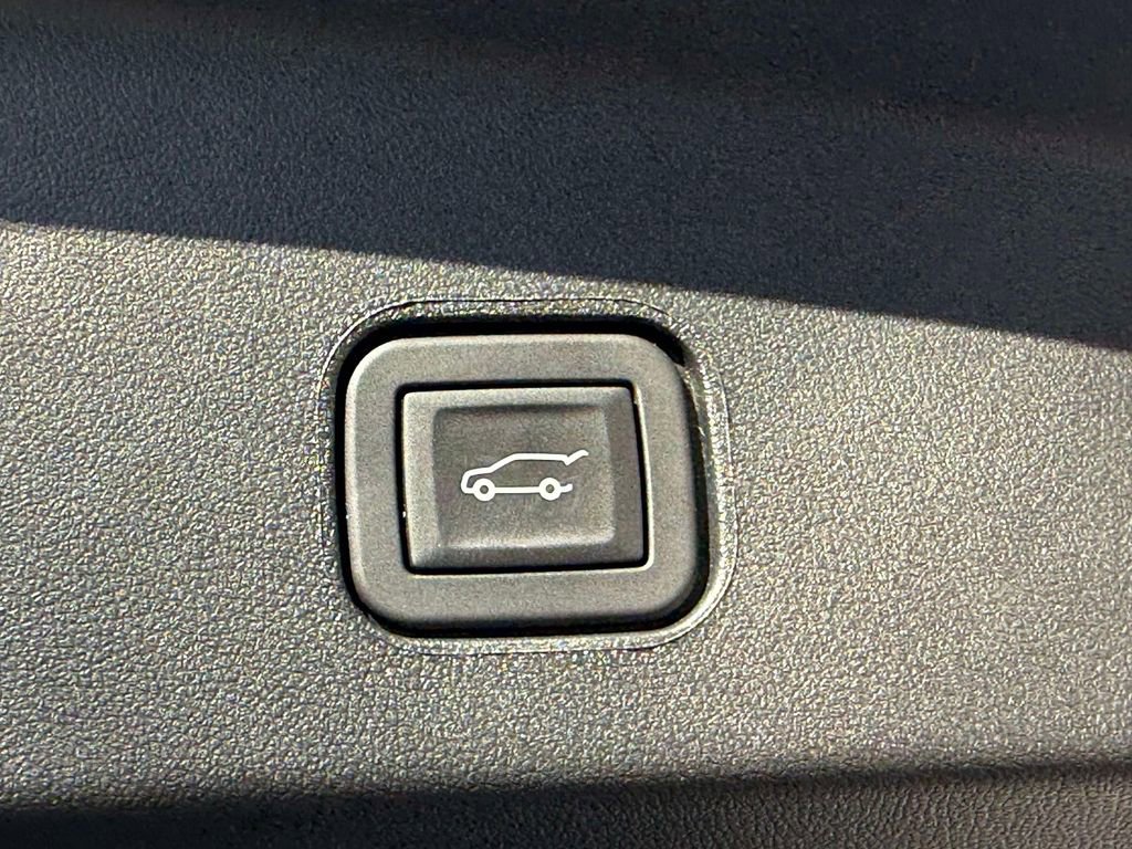 Used 2024 Cadillac Lyriq Luxury w/ LPO, Floor Liner Package image 17