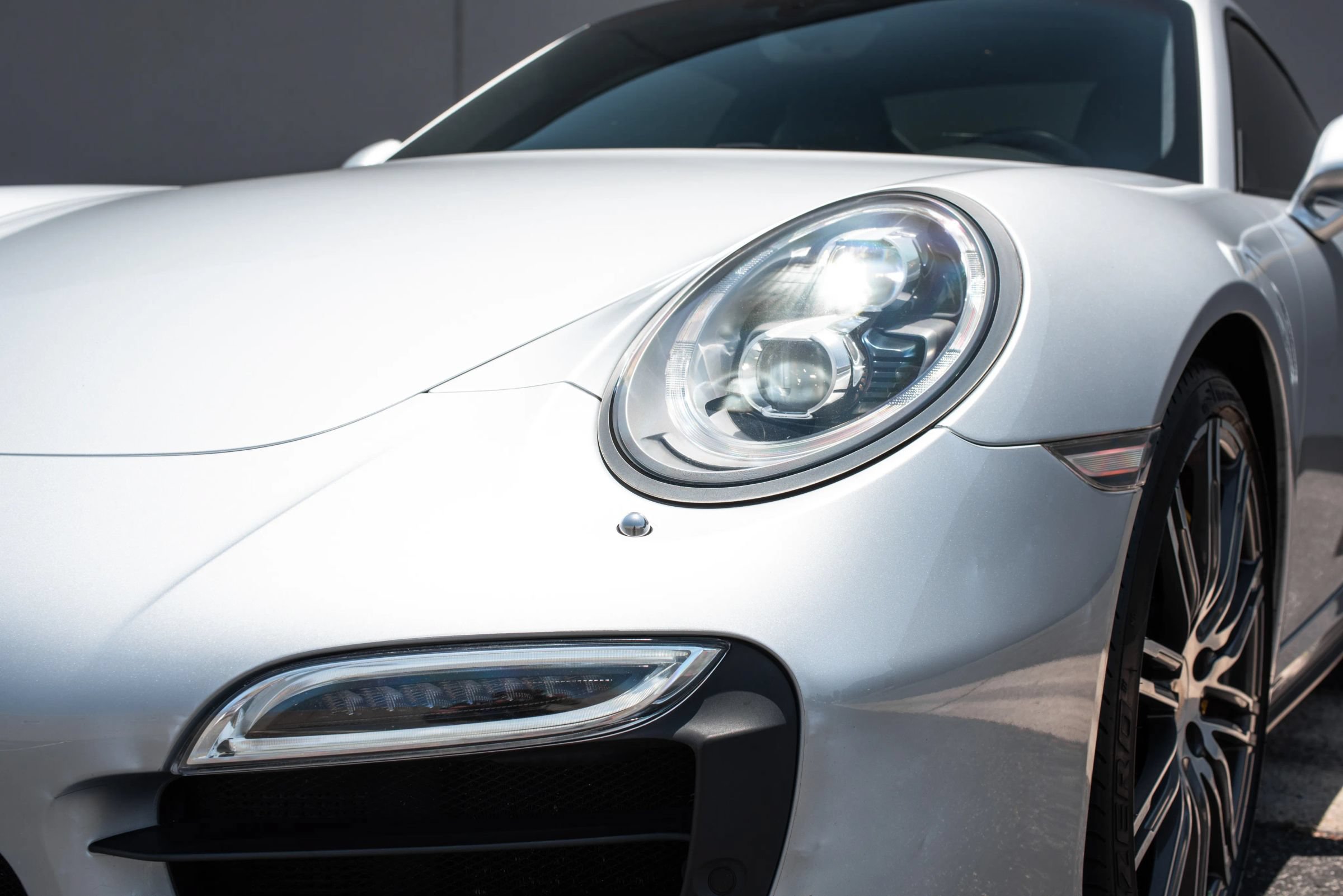 Used 2014 Porsche 911 Turbo S AWD/4WD image 28