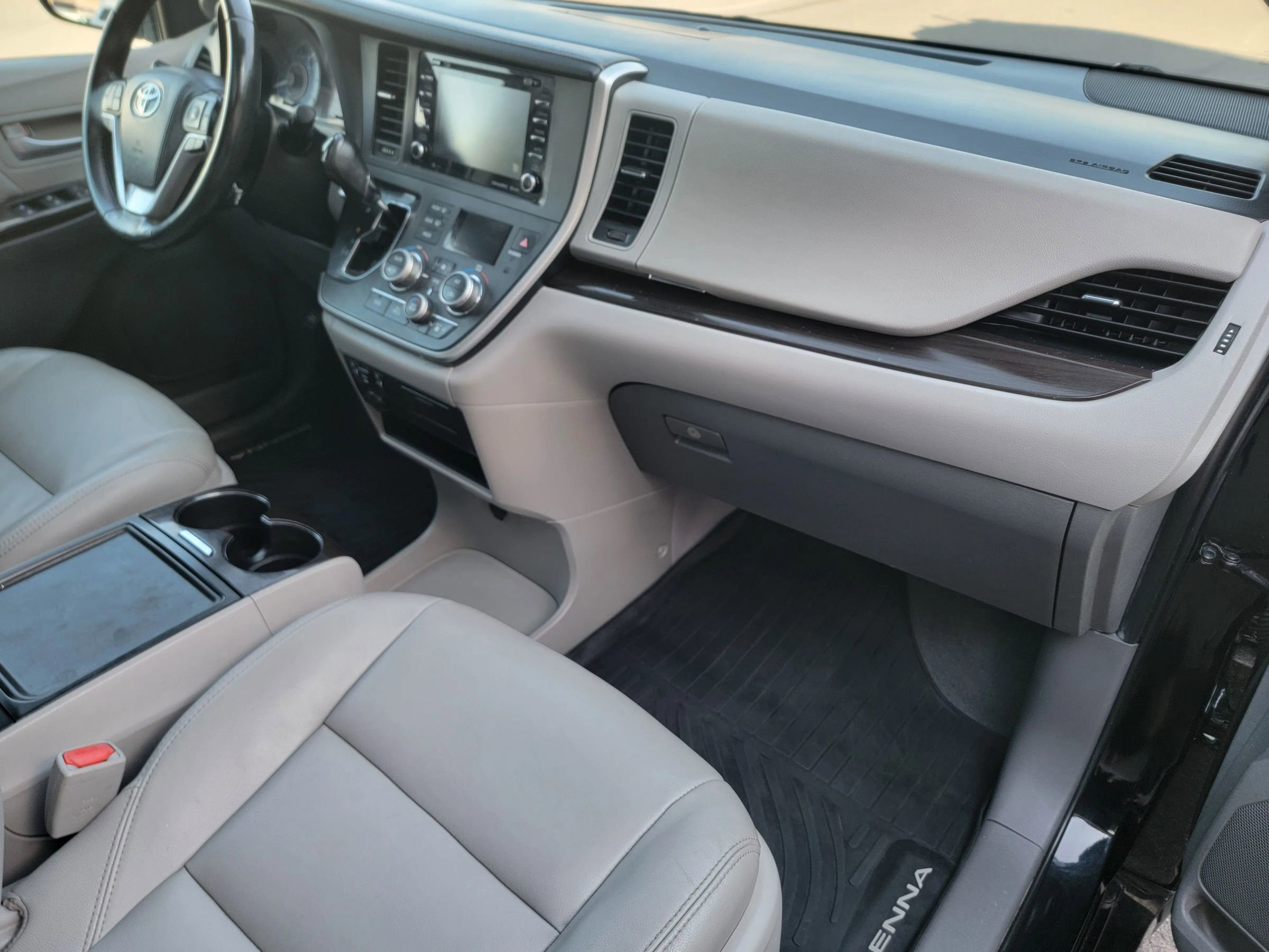 Used 2020 Toyota Sienna XLE w/ XLE Navigation Package AWD/4WD image 11