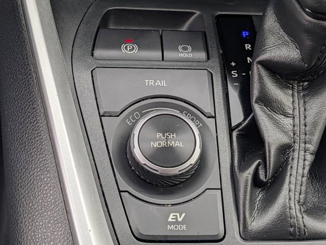 Used 2020 Toyota RAV4 XLE w/ Convenience Package image 16