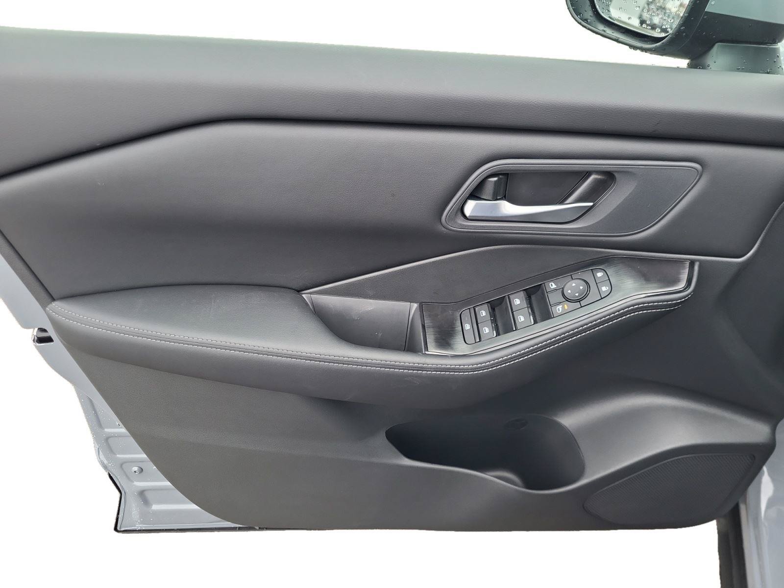 New 2026 Nissan Rogue SV w/ Cold Weather Package AWD/4WD image 9