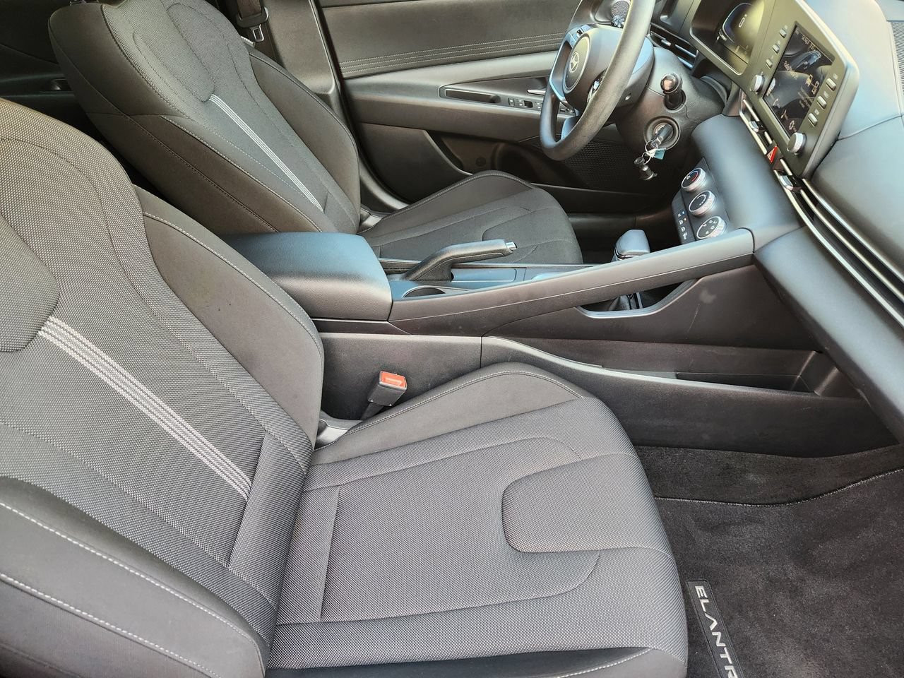 Used 2025 Hyundai Elantra SE w/ Cargo Package FWD image 11