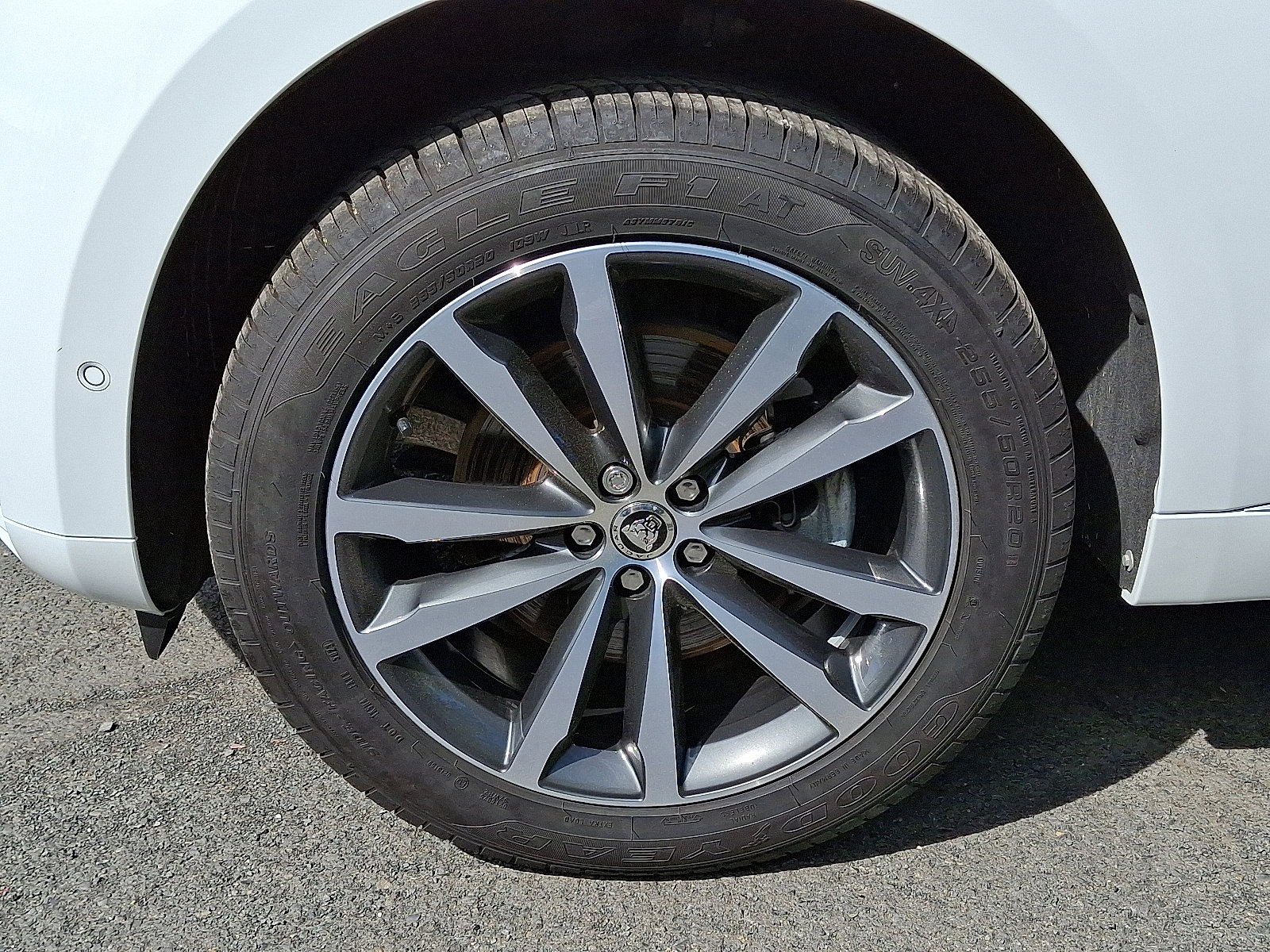 Certified 2025 Jaguar F-PACE R-Dynamic S image 9