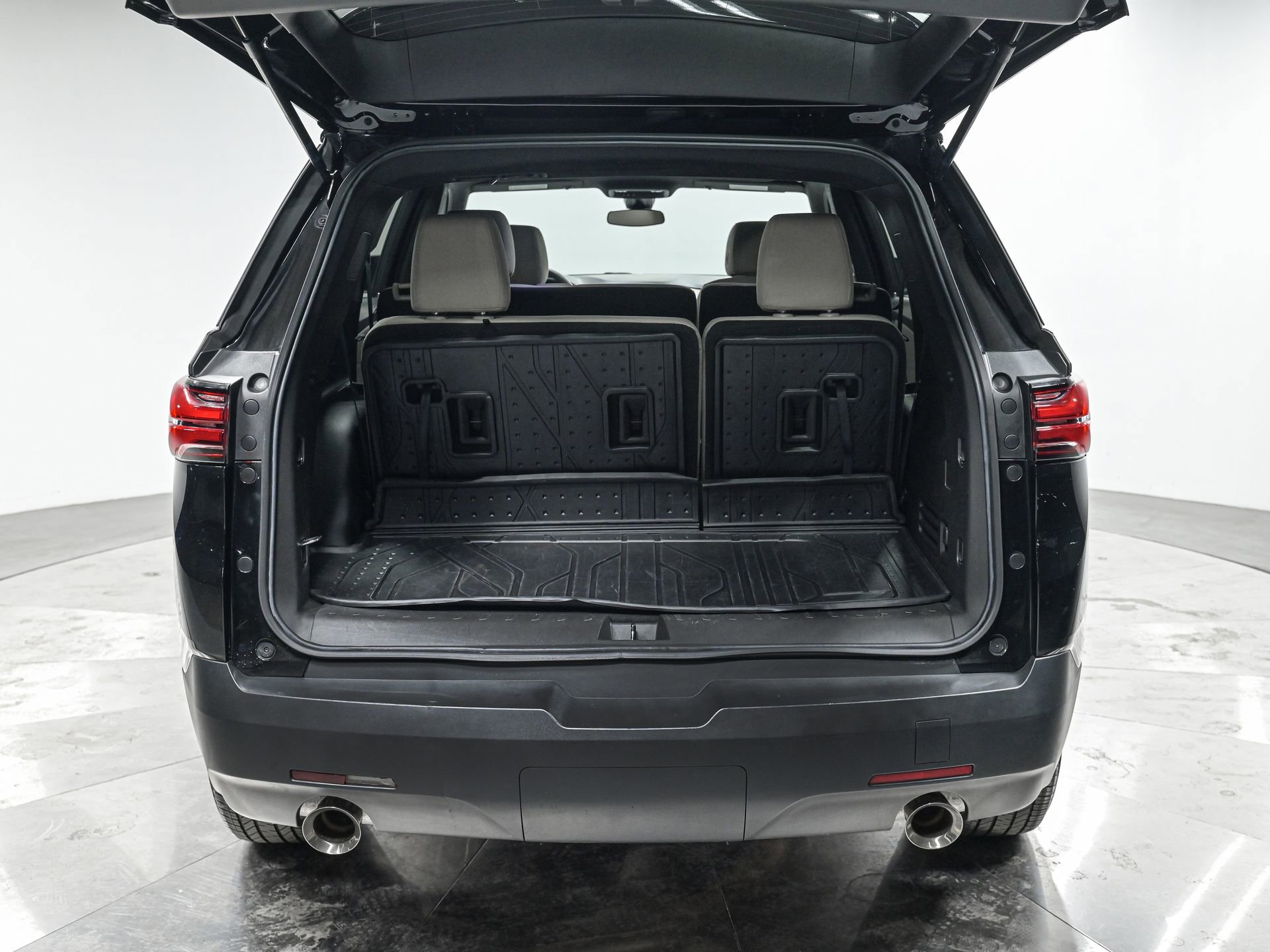 Used 2023 Chevrolet Traverse LS w/ LPO, Floor Liner Package AWD/4WD image 6