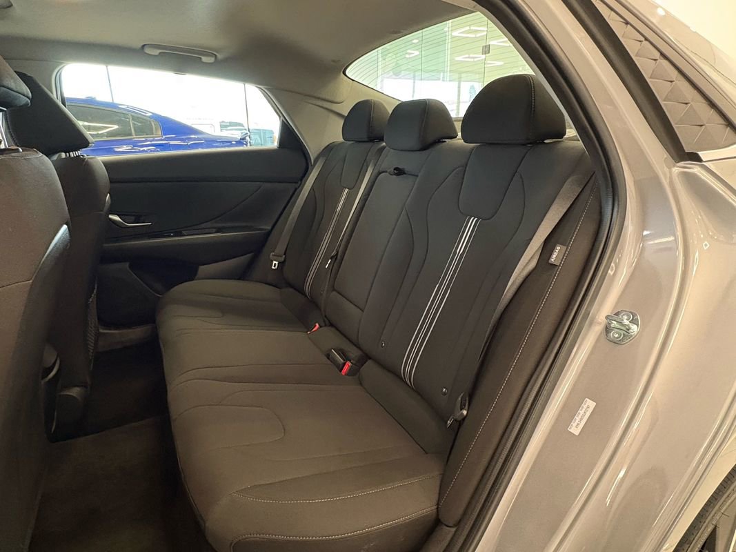 Used 2025 Hyundai Elantra SEL image 22