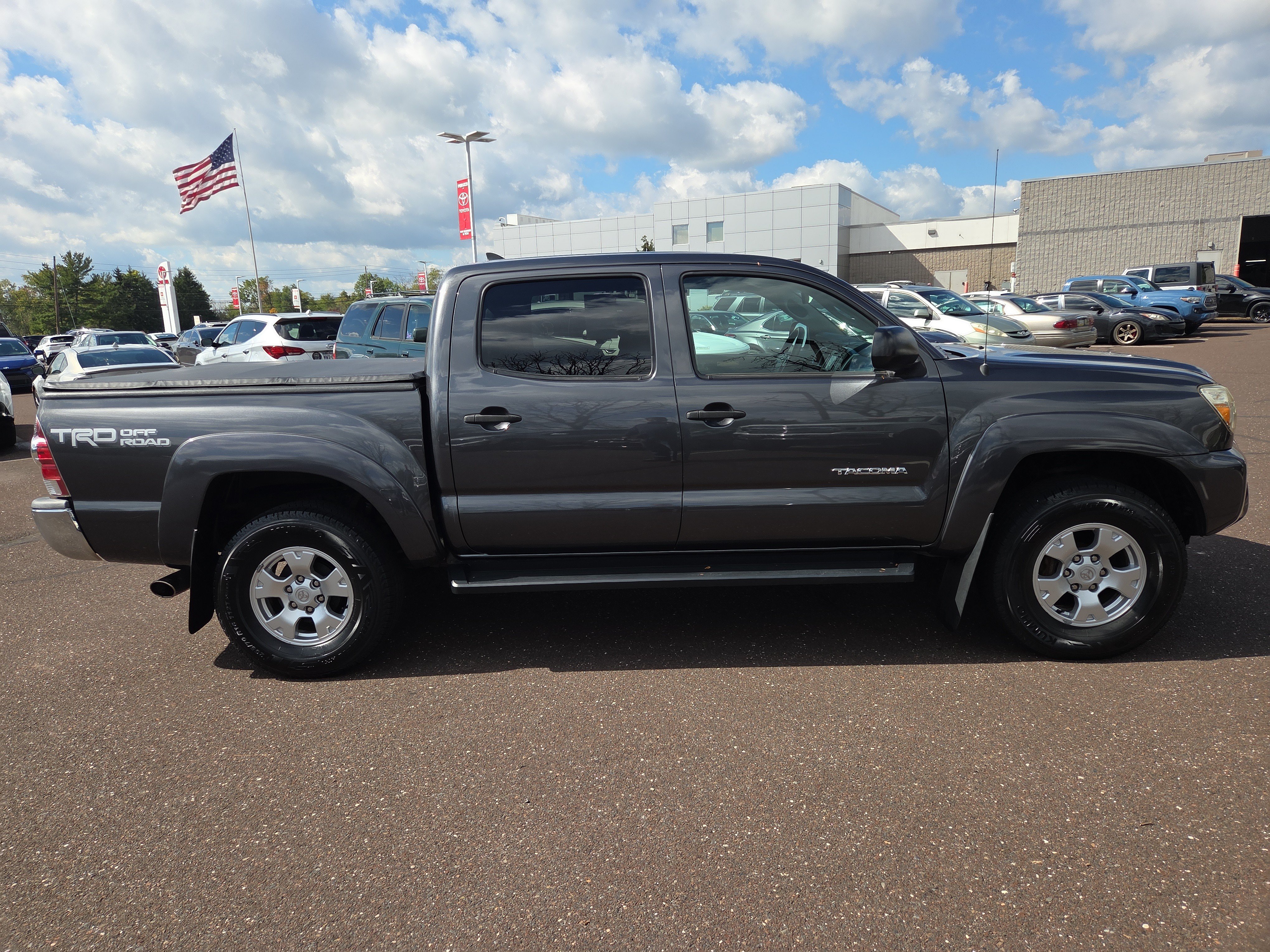 Used 2014 Toyota Tacoma 4x4 Double Cab w/ TRD Off-Road Package image 2