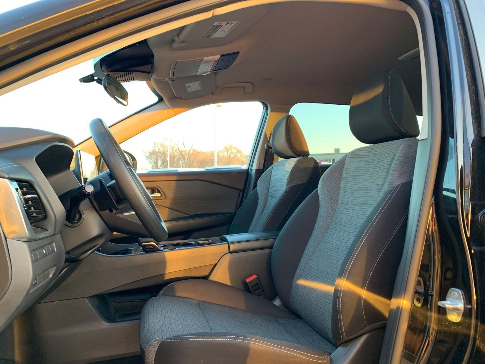 Used 2022 Nissan Rogue SV image 27