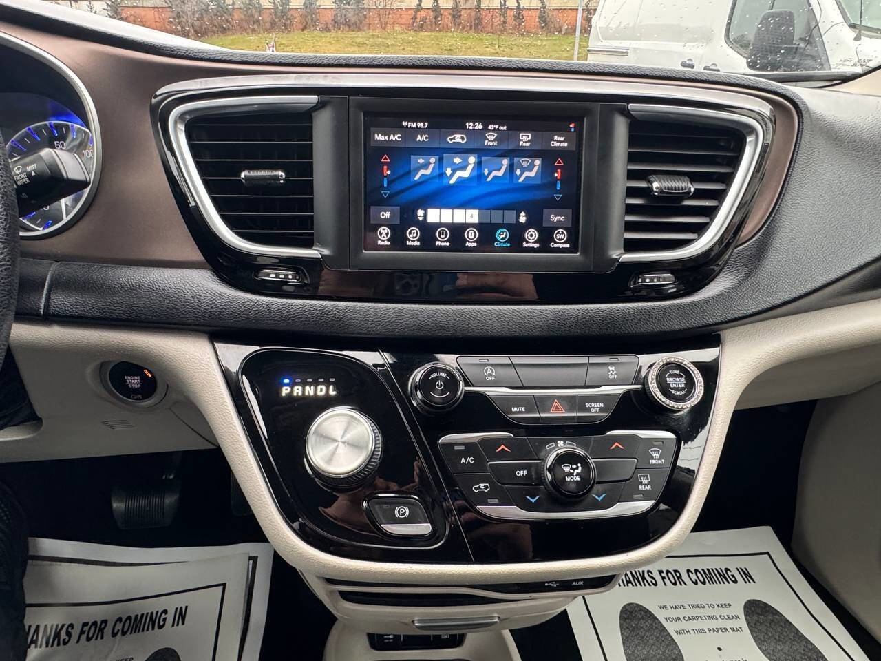 Used 2020 Chrysler Voyager Lxi image 12