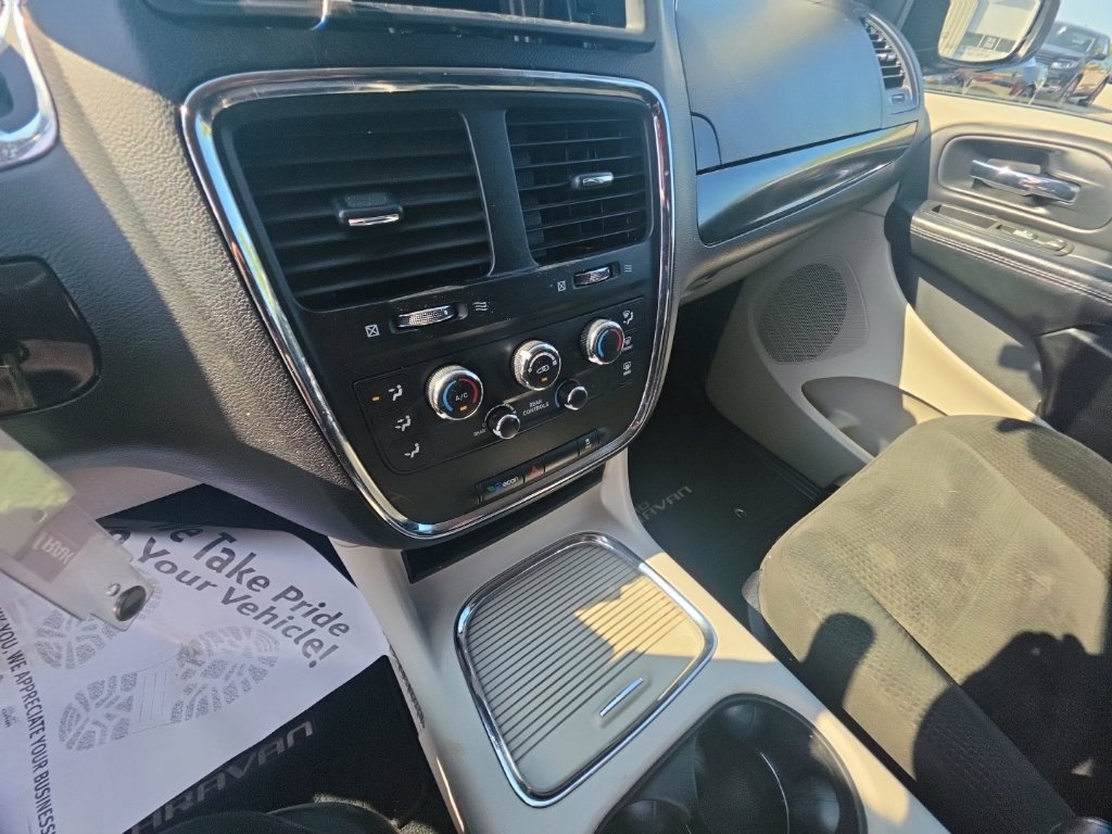 Used 2015 Dodge Grand Caravan SXT w/ Rear Park Assist Package FWD image 19