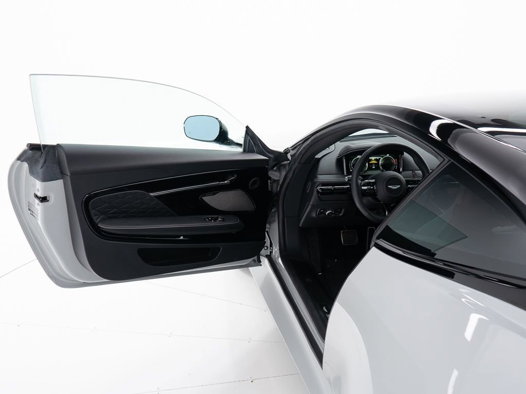 Used 2025 Aston Martin DB12 Coupe image 10
