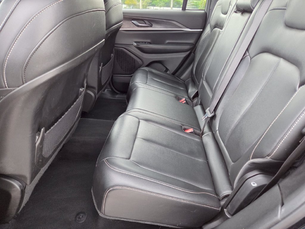 Used 2024 Jeep Grand Cherokee Limited AWD/4WD image 23