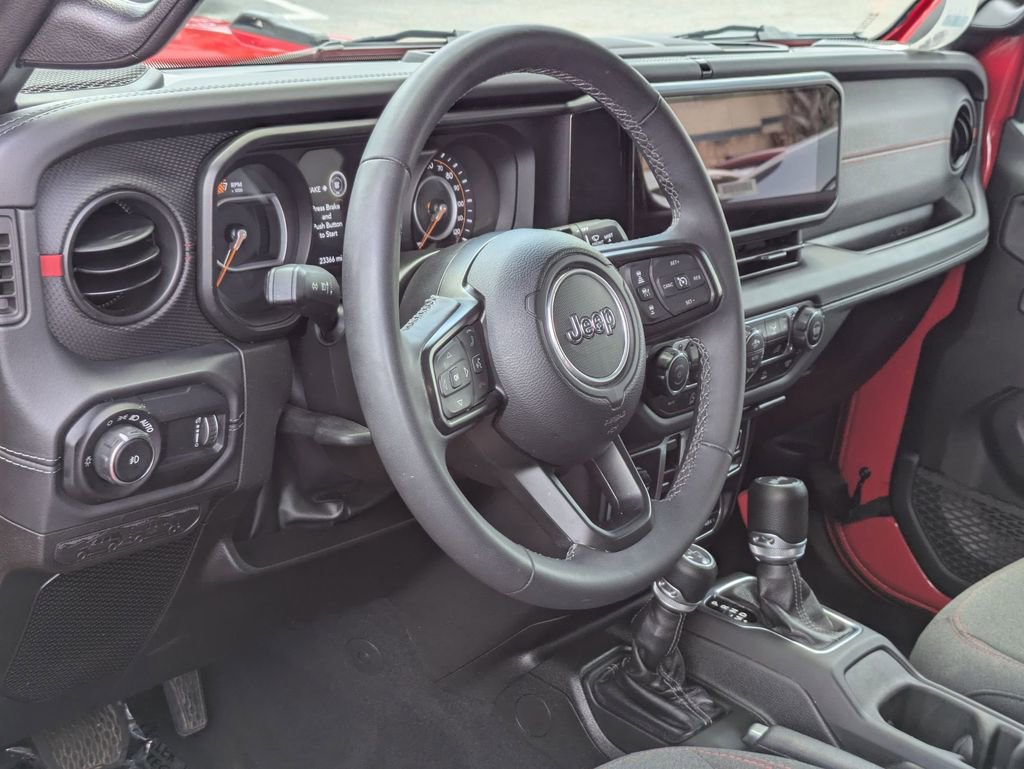 Used 2025 Jeep Wrangler Unlimited Rubicon AWD/4WD image 14