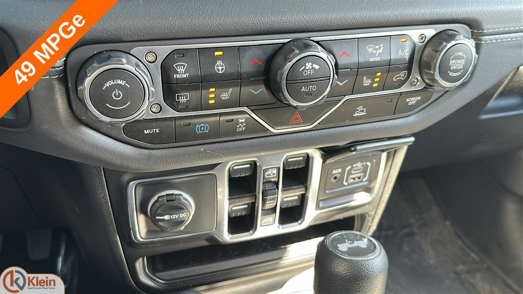 Used 2025 Jeep Wrangler Unlimited Sahara AWD/4WD image 22