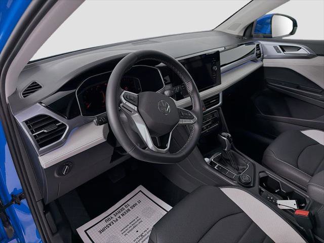 Used 2025 Volkswagen Taos SEL image 9
