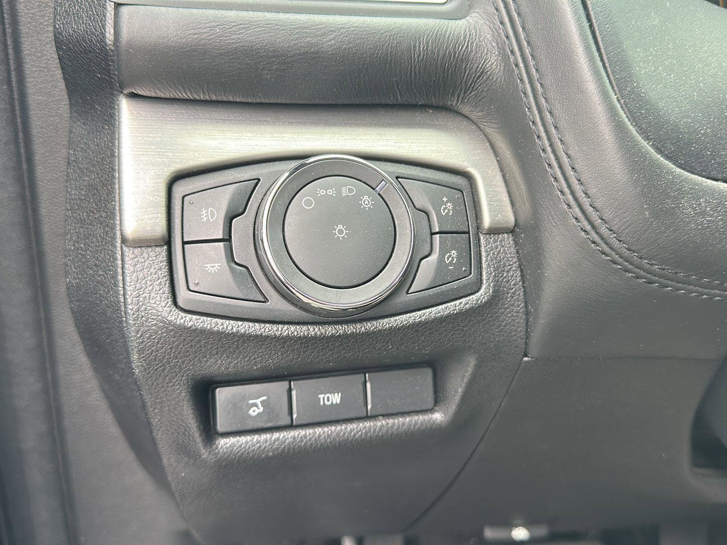 Used 2018 Ford Explorer Platinum AWD/4WD image 25