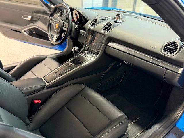Used 2024 Porsche 718 Cayman RWD image 20