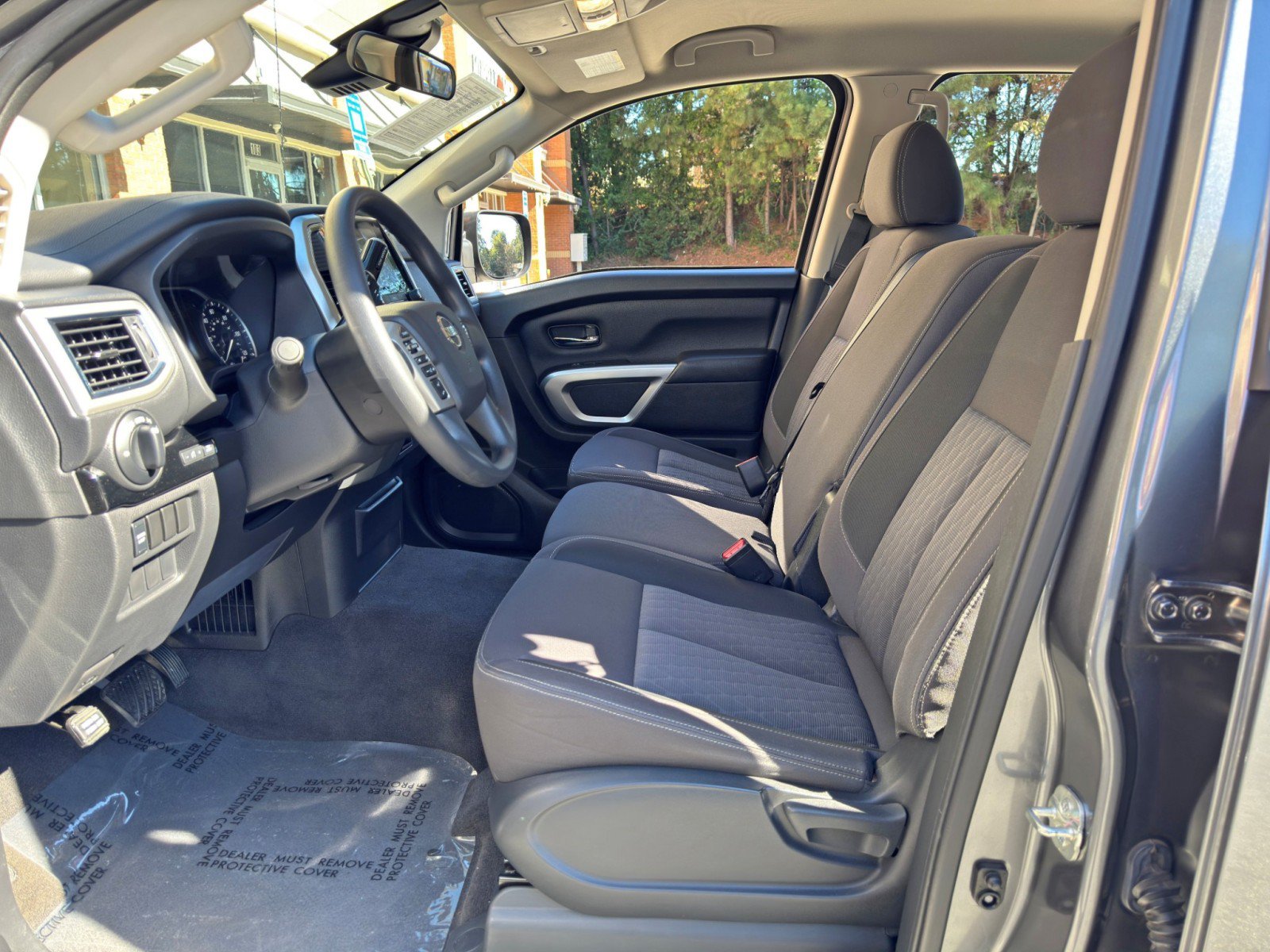 Used 2021 Nissan Titan SV RWD image 14