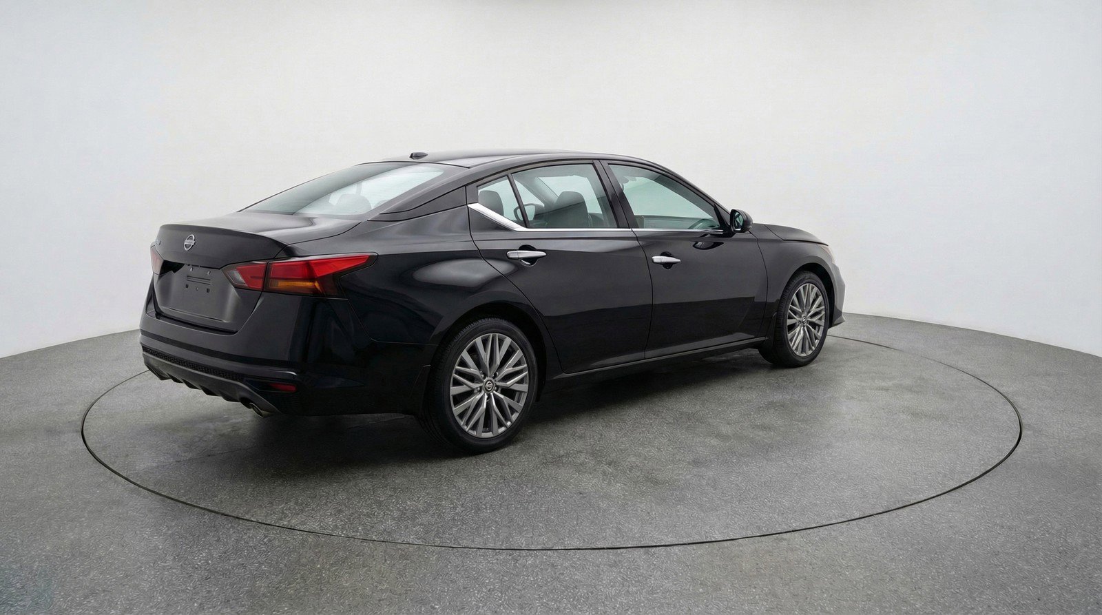 Used 2025 Nissan Altima 2.5 SV FWD image 9