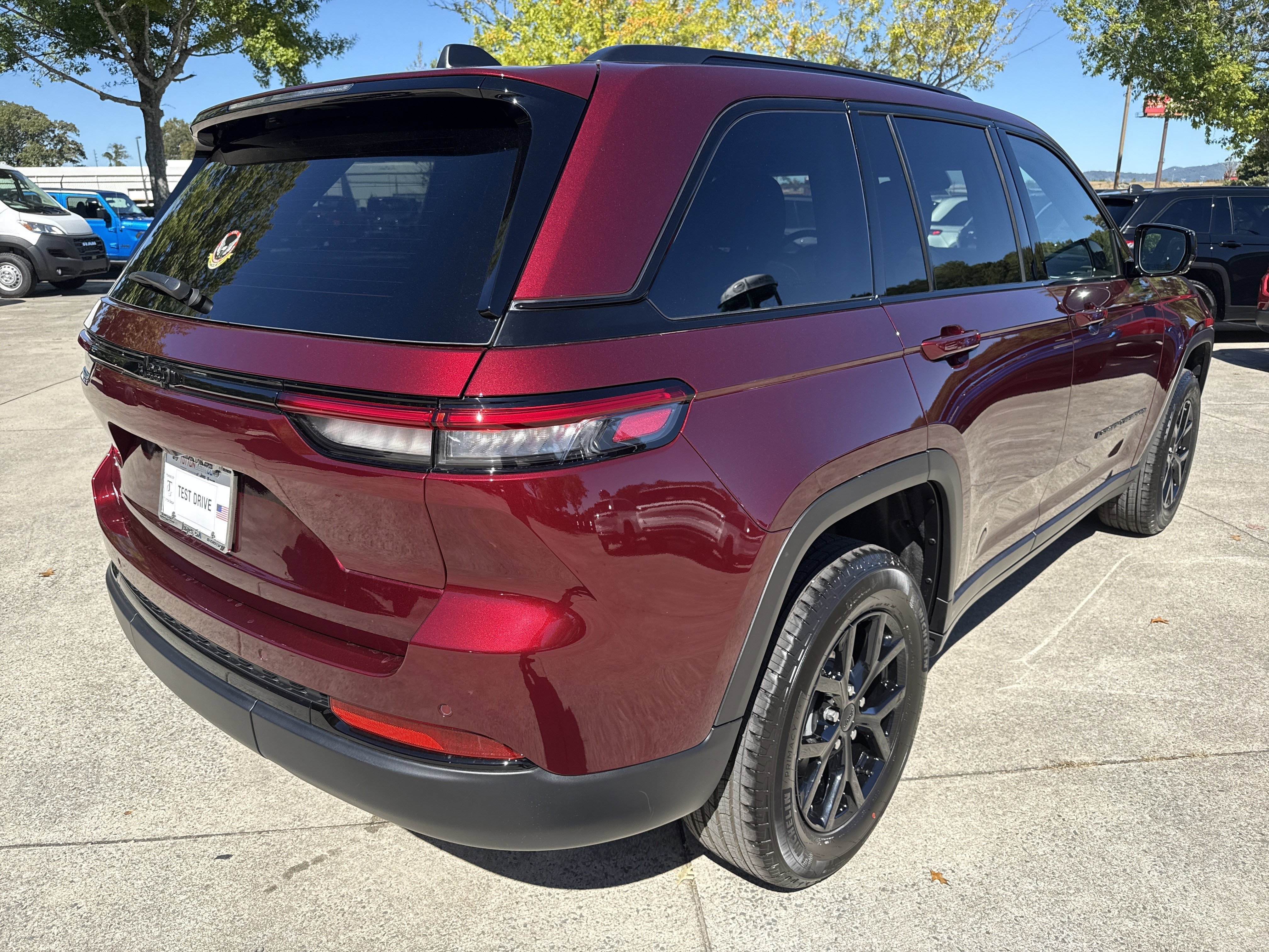 New 2025 Jeep Grand Cherokee Altitude image 7