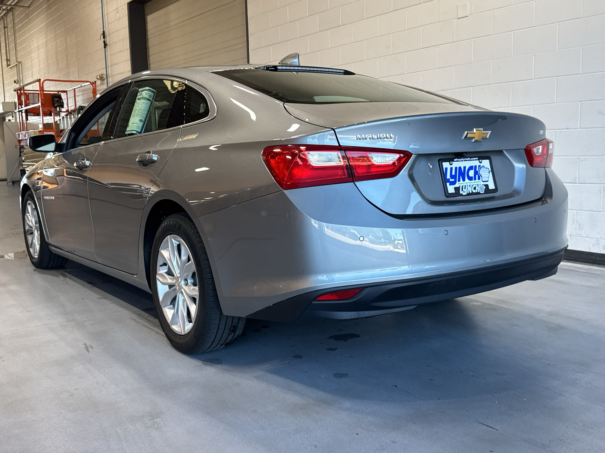 Used 2024 Chevrolet Malibu LT FWD image 3