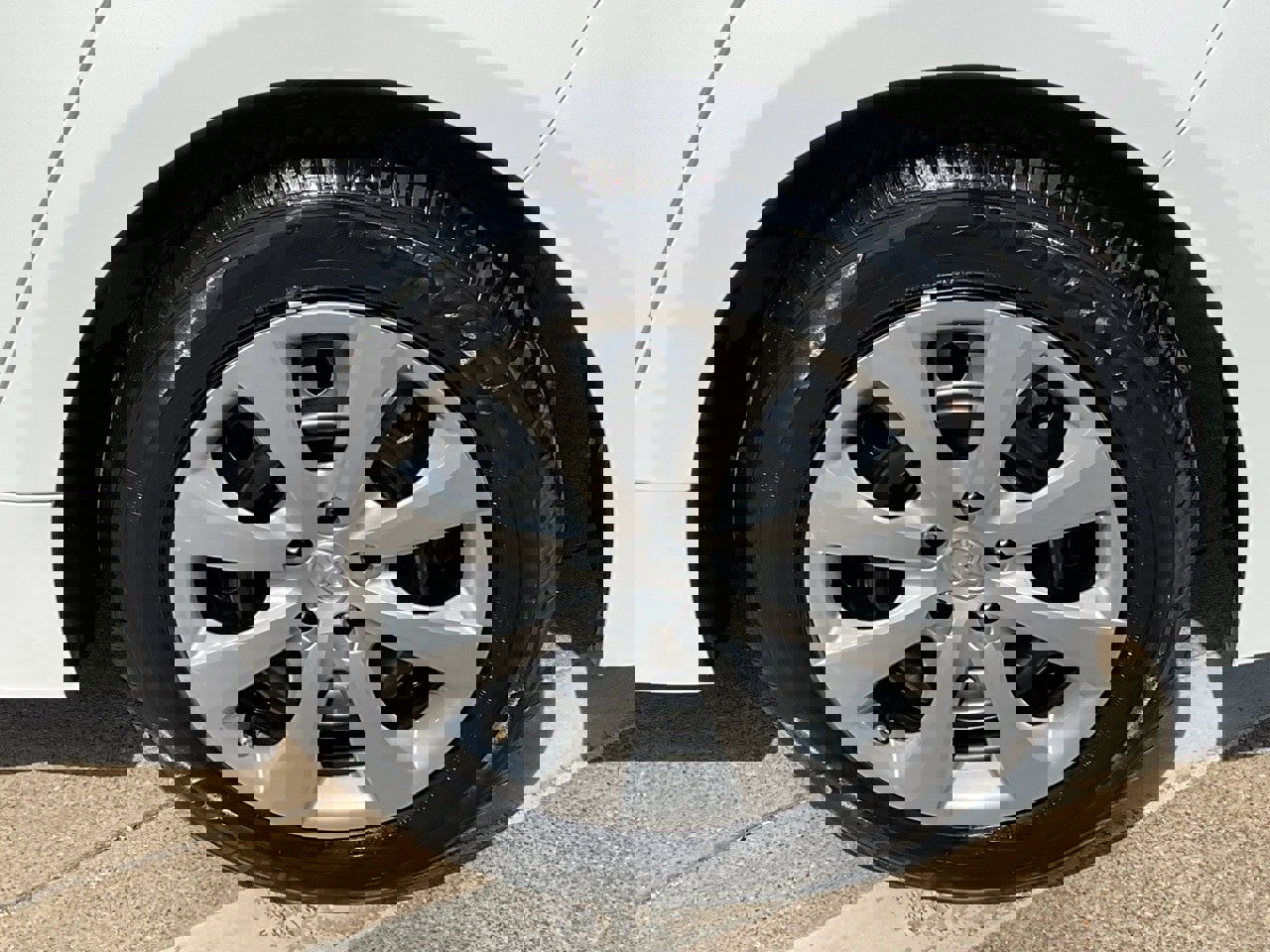 Used 2025 Toyota Corolla LE image 8