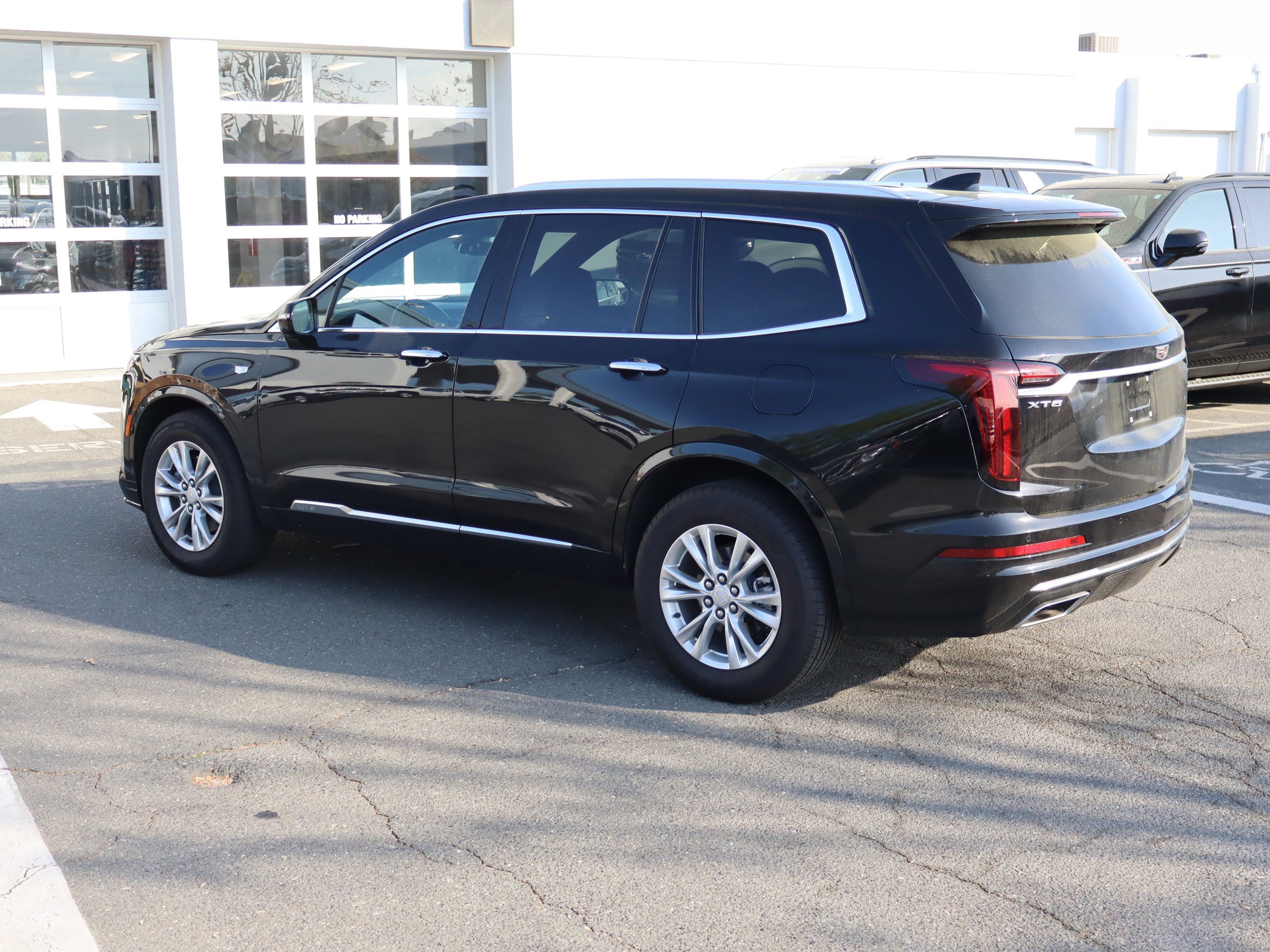 Used 2025 Cadillac XT6 Luxury image 8
