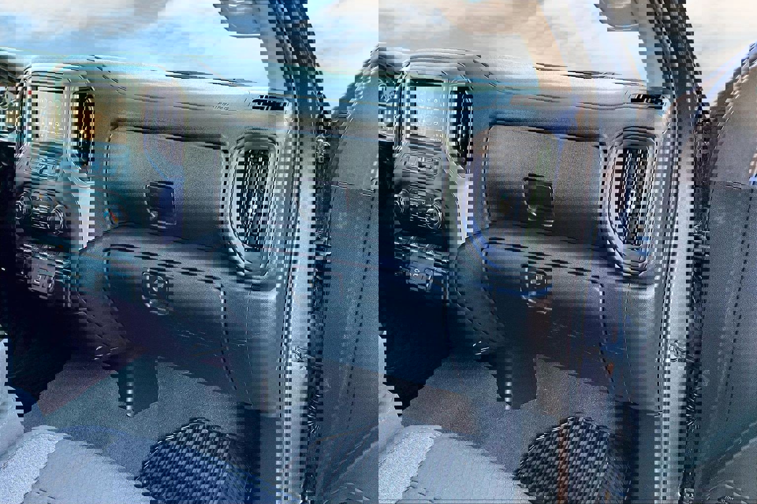 Used 2022 Chevrolet Silverado 1500 Custom image 18