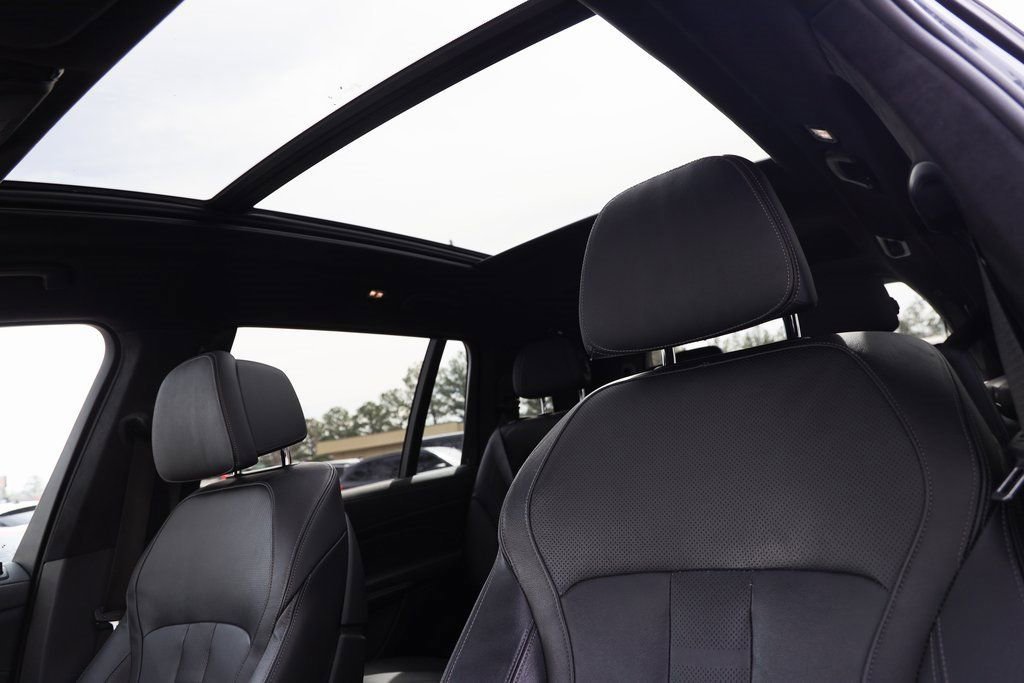 Used 2022 BMW X7 M50i w/ Cold Weather Package image 24
