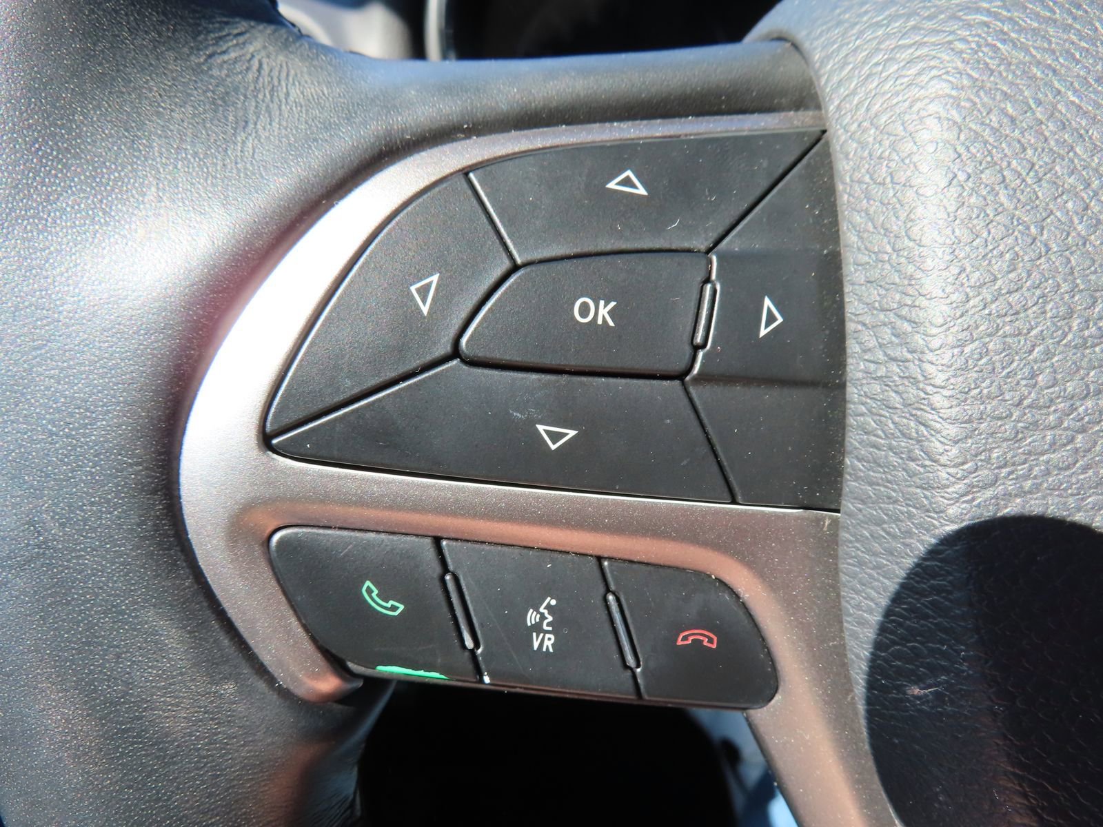 Used 2021 Jeep Grand Cherokee Limited w/ Luxury Group II image 18