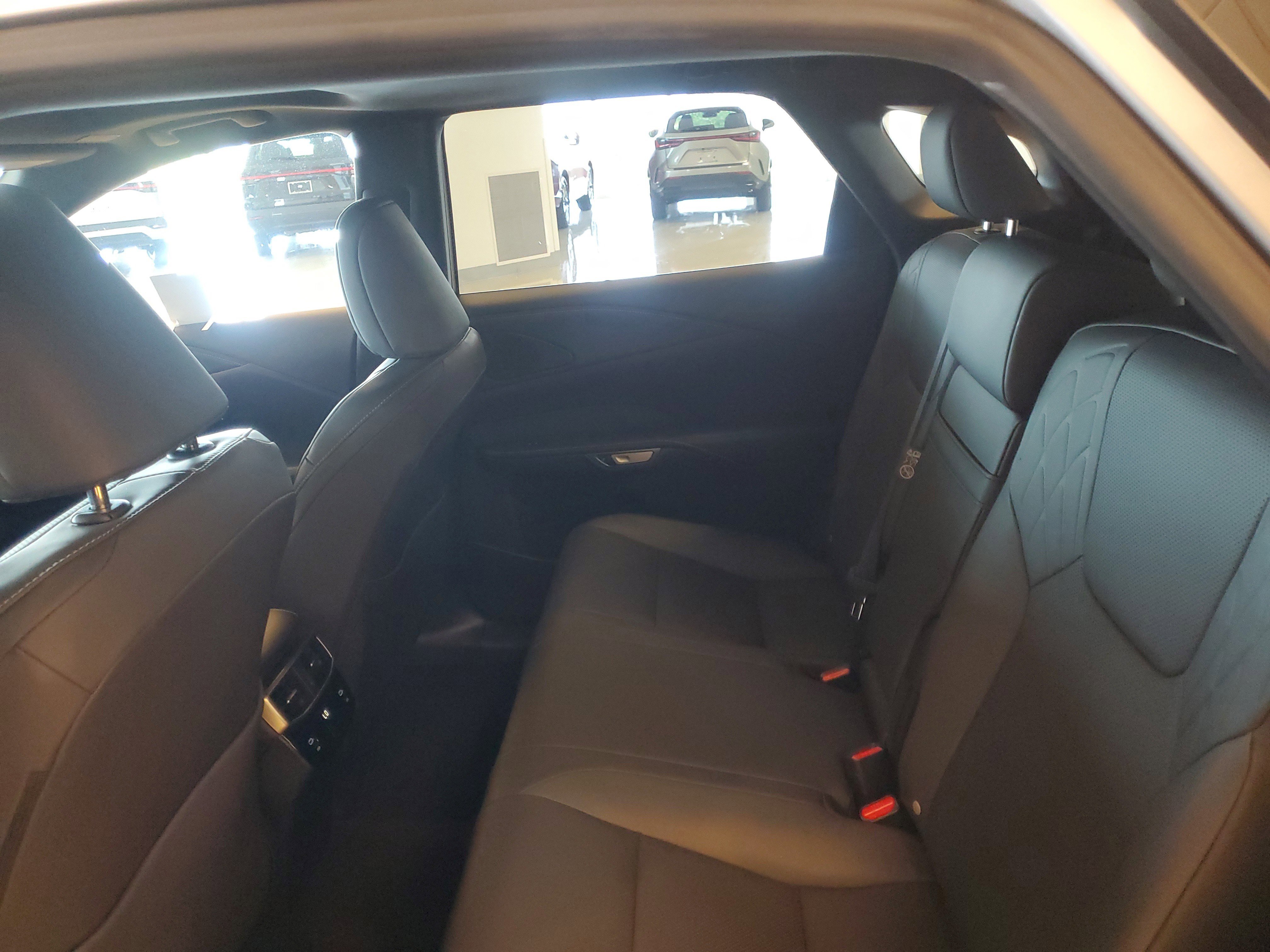 Used 2025 Lexus RX 350 Premium image 15