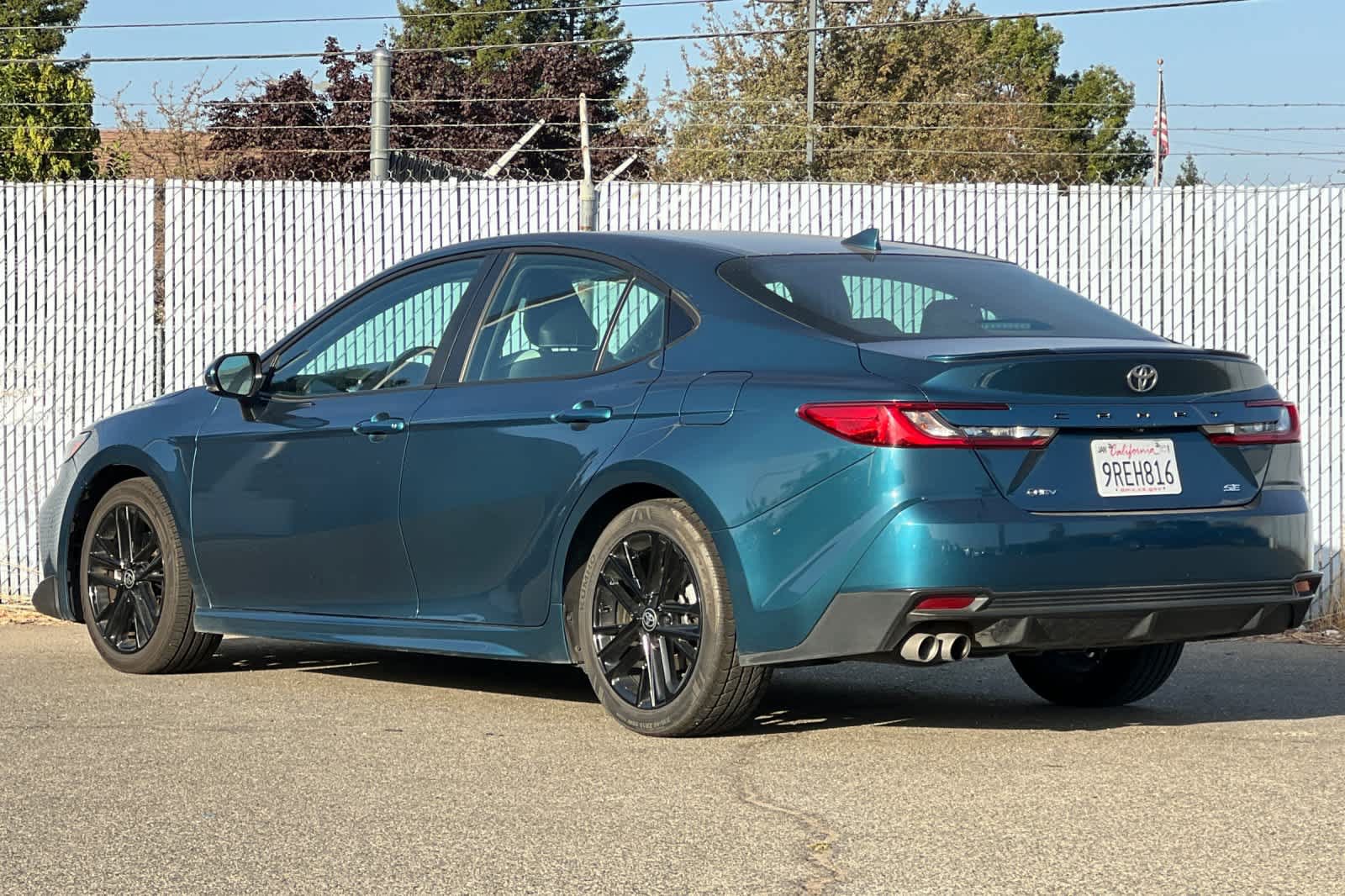 Used 2025 Toyota Camry SE FWD image 5