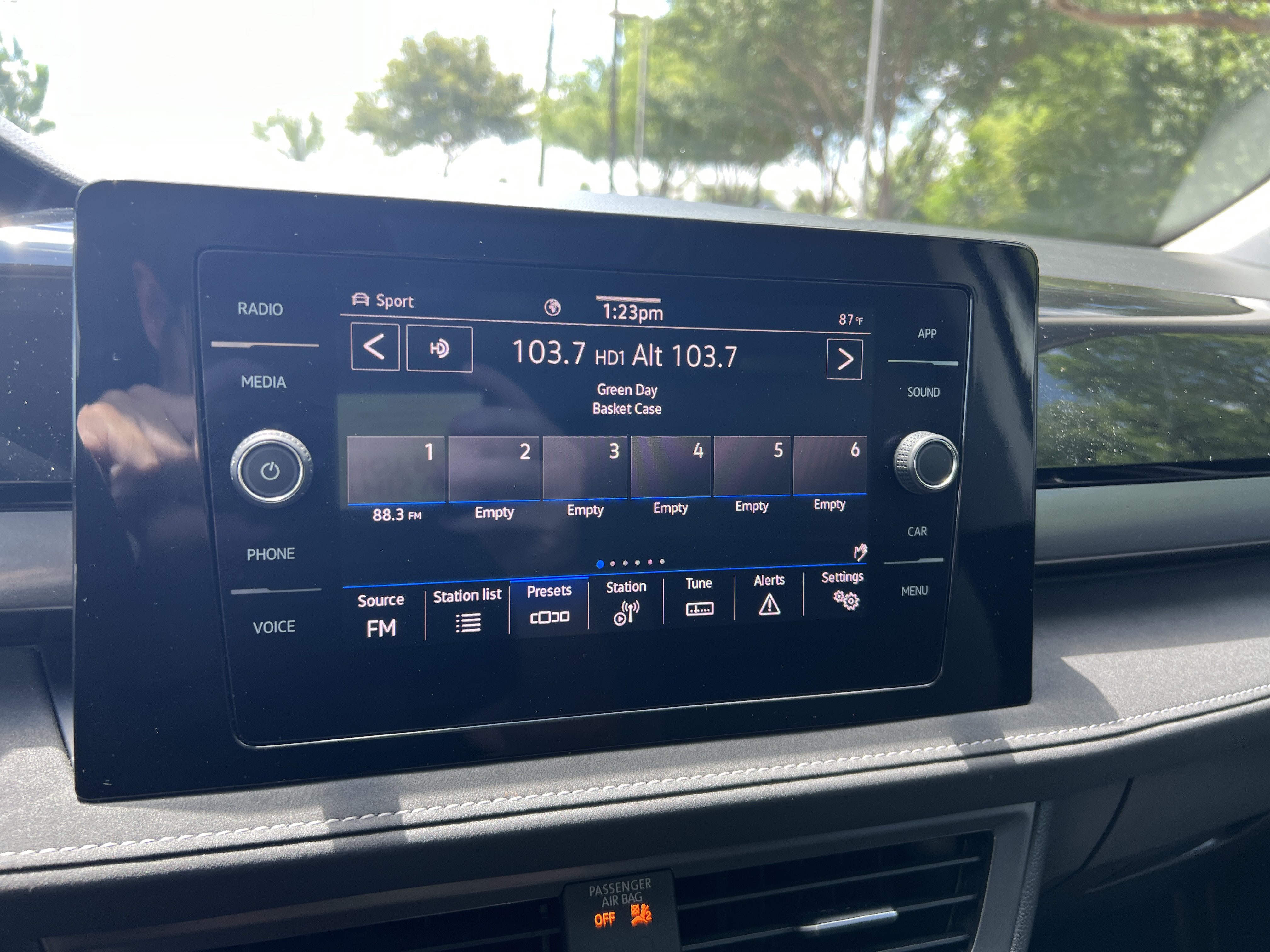 Certified 2025 Volkswagen Taos SE AWD/4WD image 21