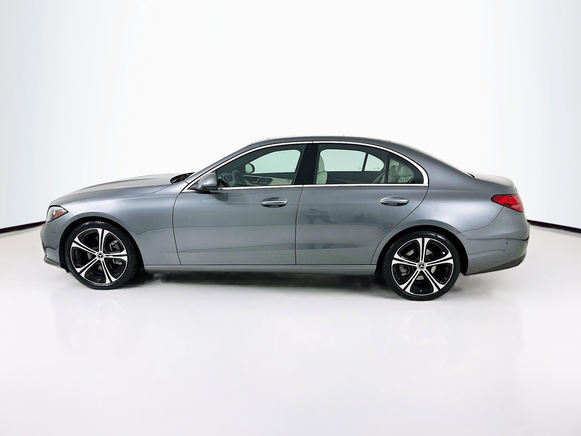 Used 2025 Mercedes-Benz C 300 Sedan image 5