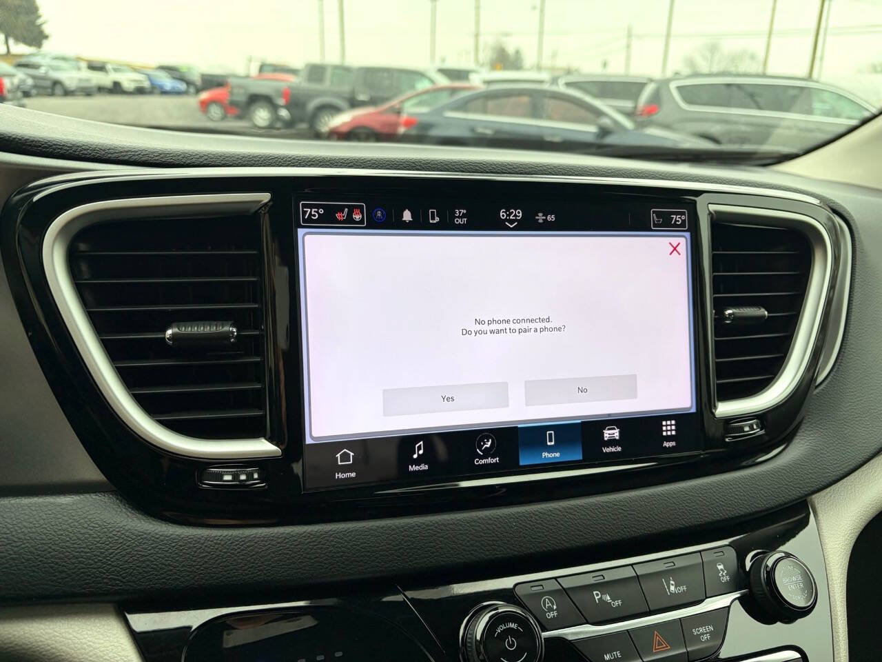 Used 2024 Chrysler Pacifica Touring-L FWD image 29