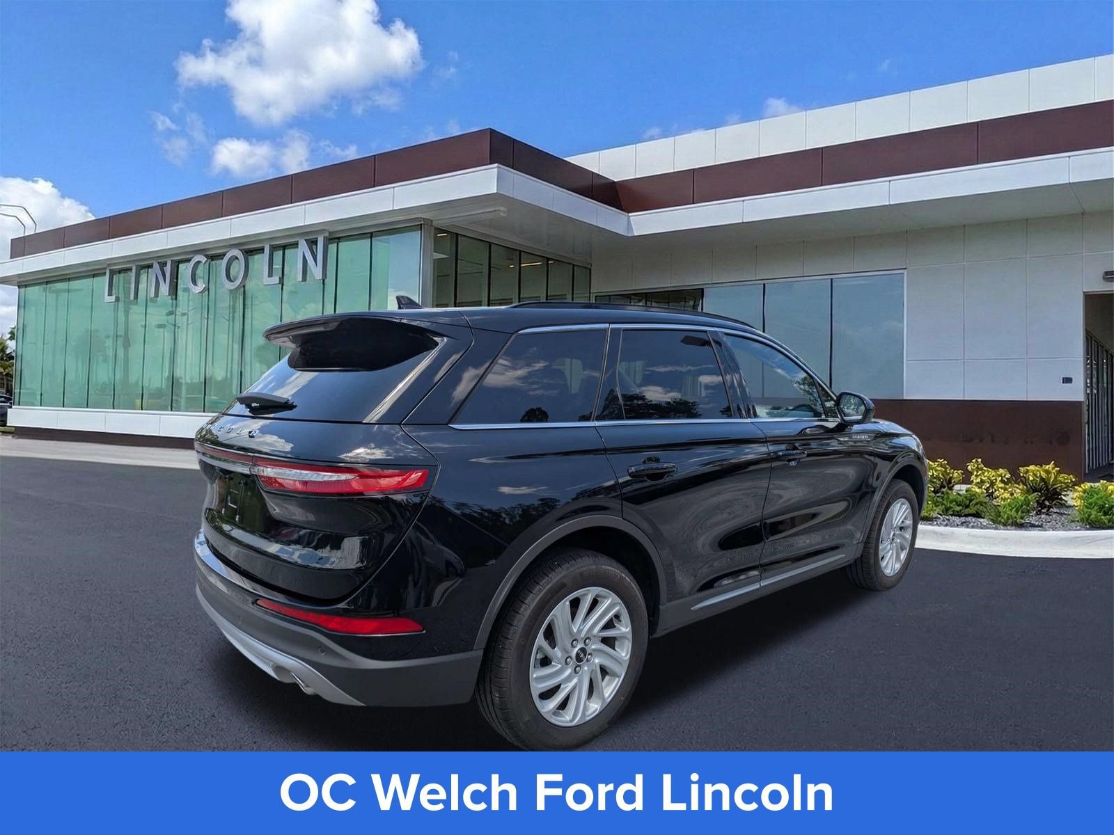 Certified 2026 Lincoln Corsair Premiere FWD image 3