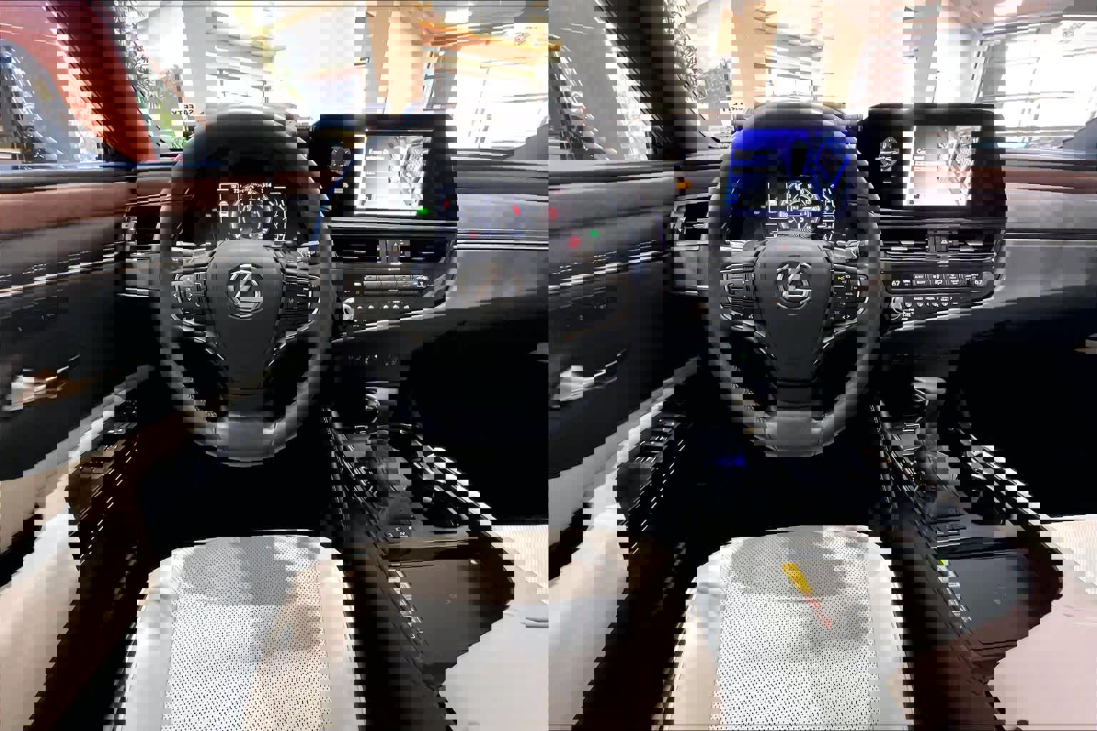 Used 2025 Lexus ES 300h w/ Premium Package image 5