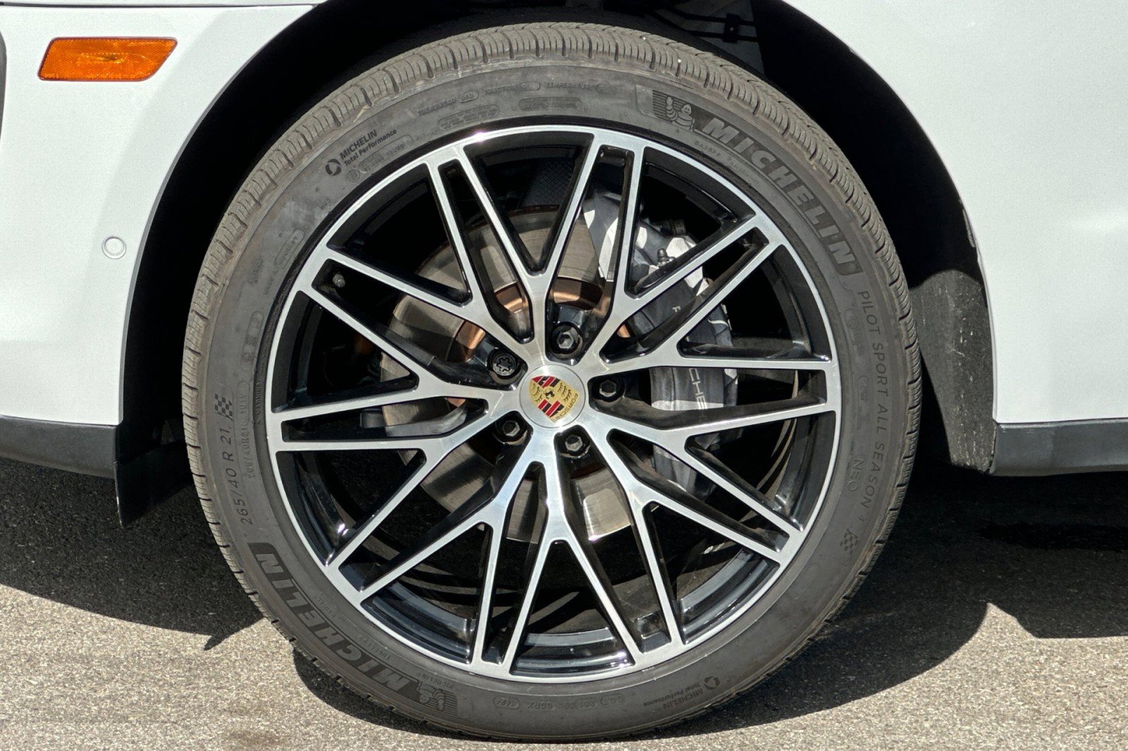 Certified 2024 Porsche Macan image 27