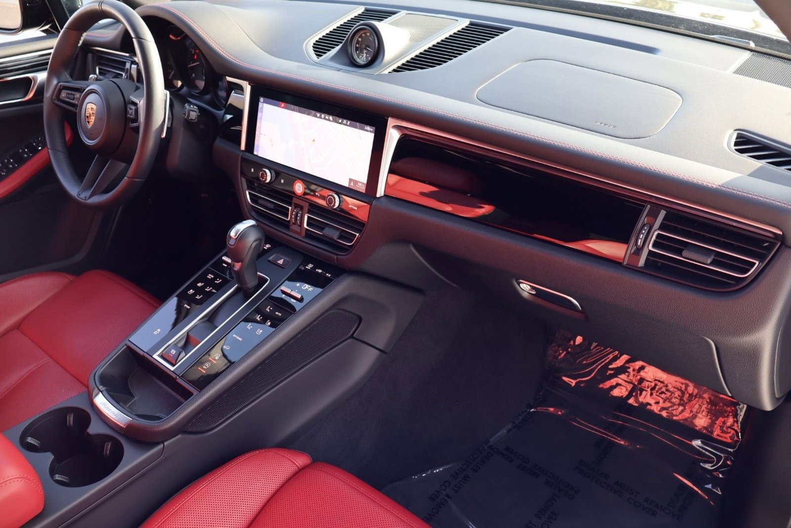 Certified 2025 Porsche Macan image 25