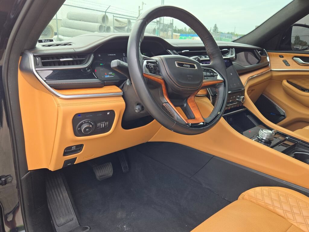 Certified 2022 Jeep Grand Cherokee Summit AWD/4WD image 24
