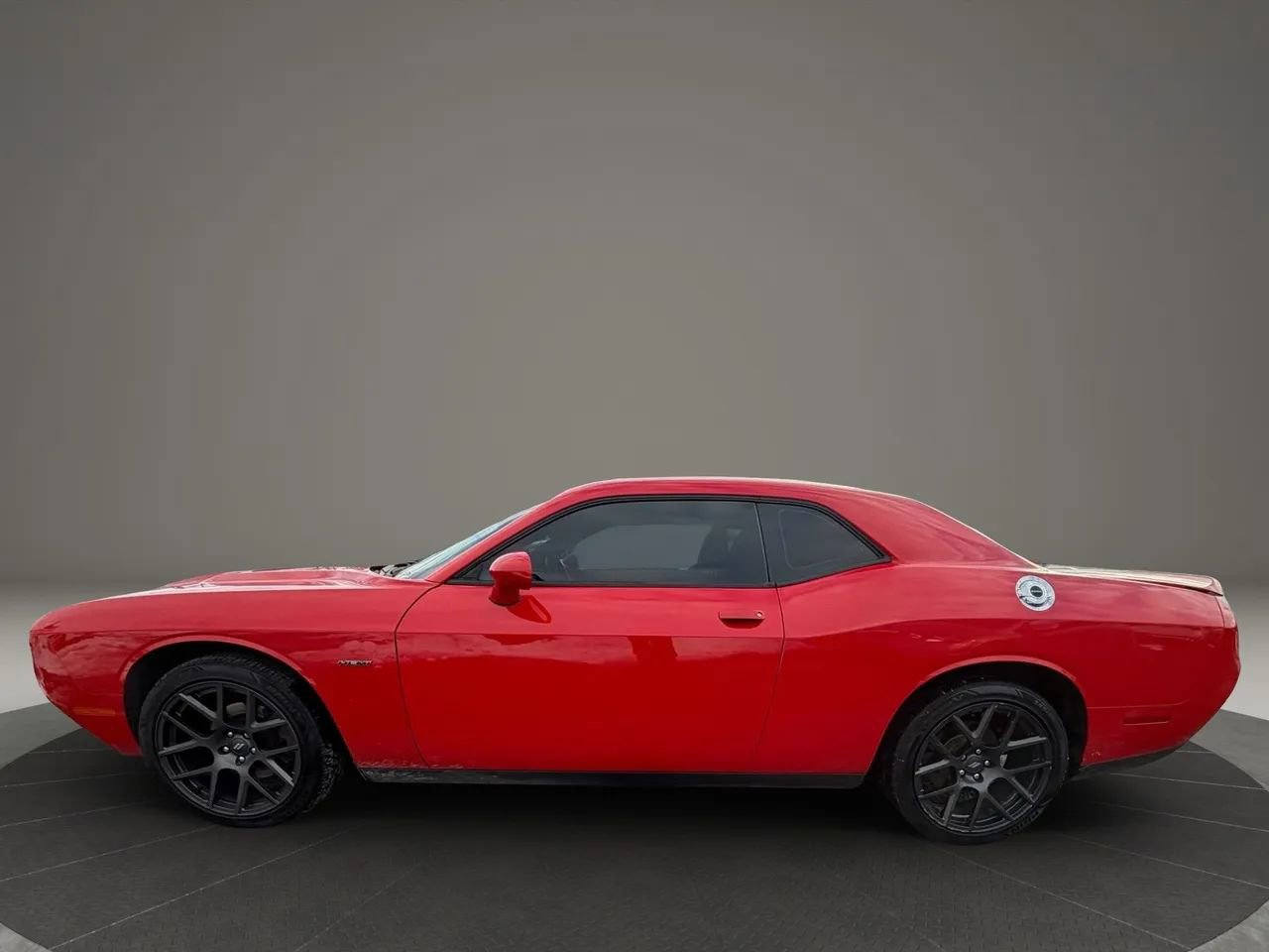 Used 2018 Dodge Challenger R/T RWD image 8