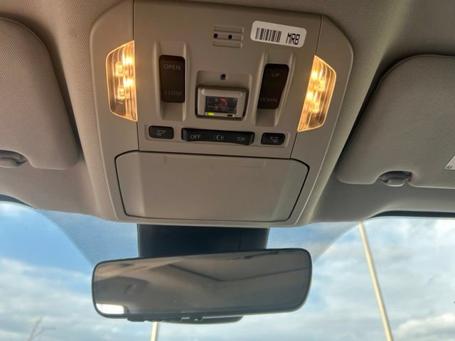 Used 2020 Toyota Highlander XLE AWD/4WD image 25