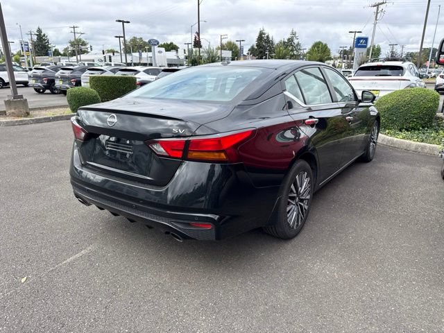 Used 2024 Nissan Altima 2.5 SV w/ SV Premium Package FWD image 3