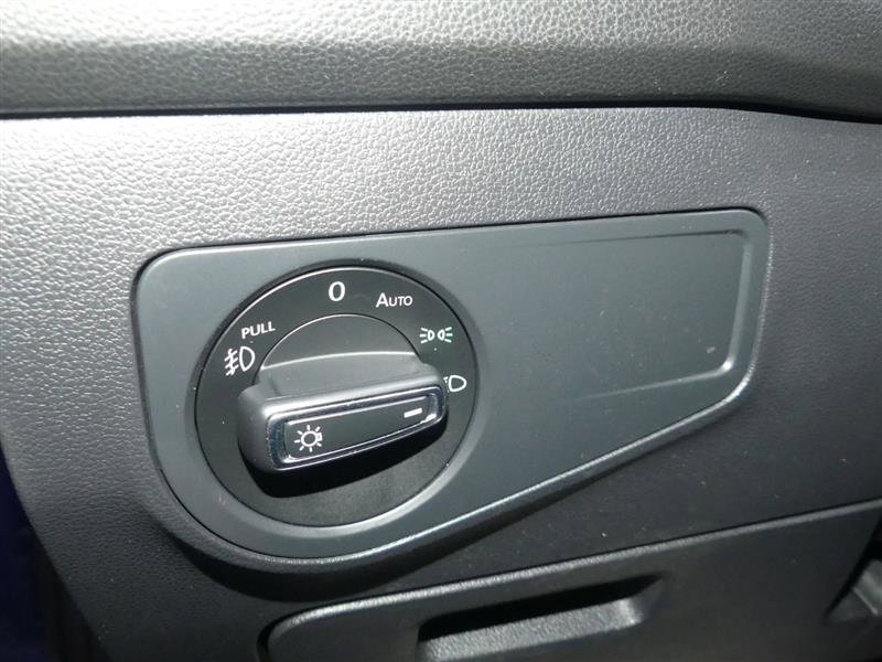 Used 2018 Volkswagen Tiguan SEL image 28