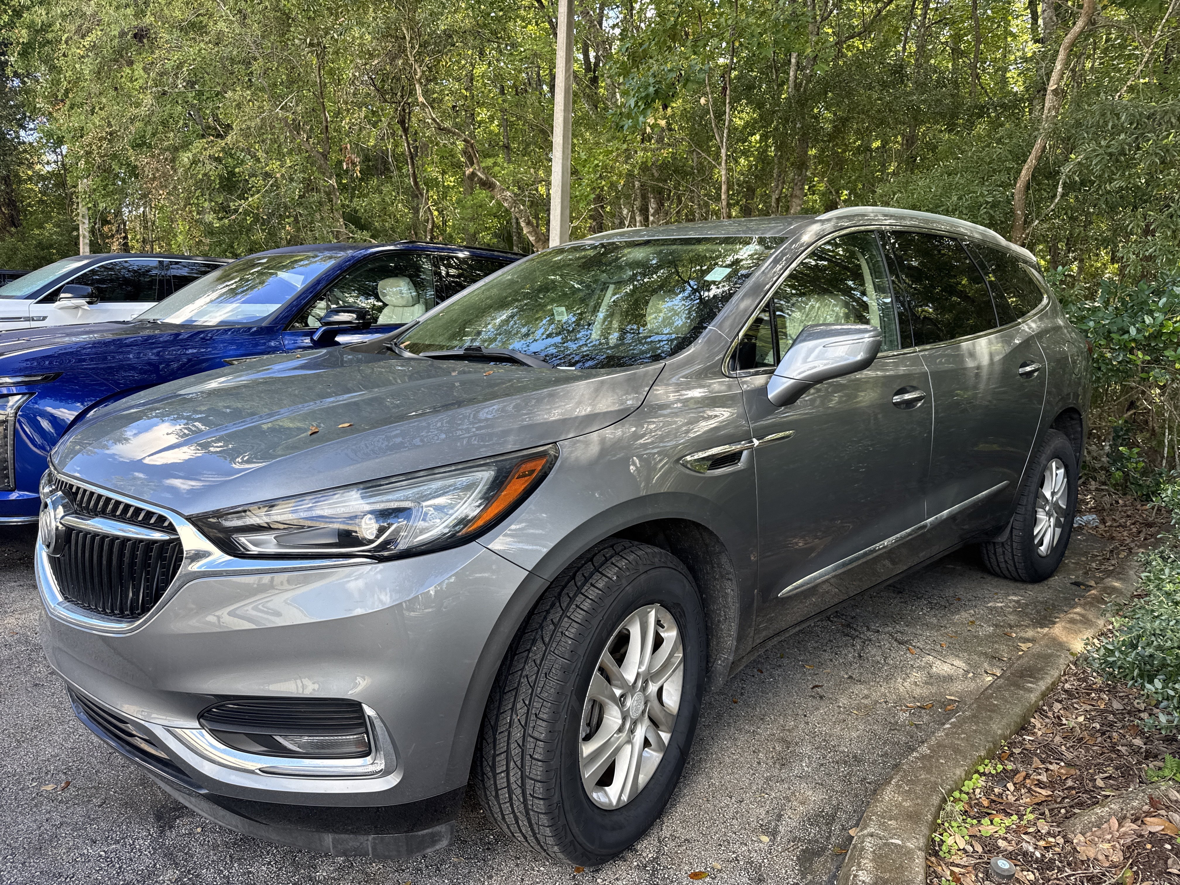 Used 2018 Buick Enclave Essence FWD image 1