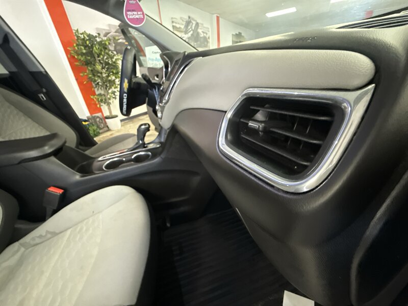Used 2020 Chevrolet Equinox LS w/ LS Convenience Package FWD image 19