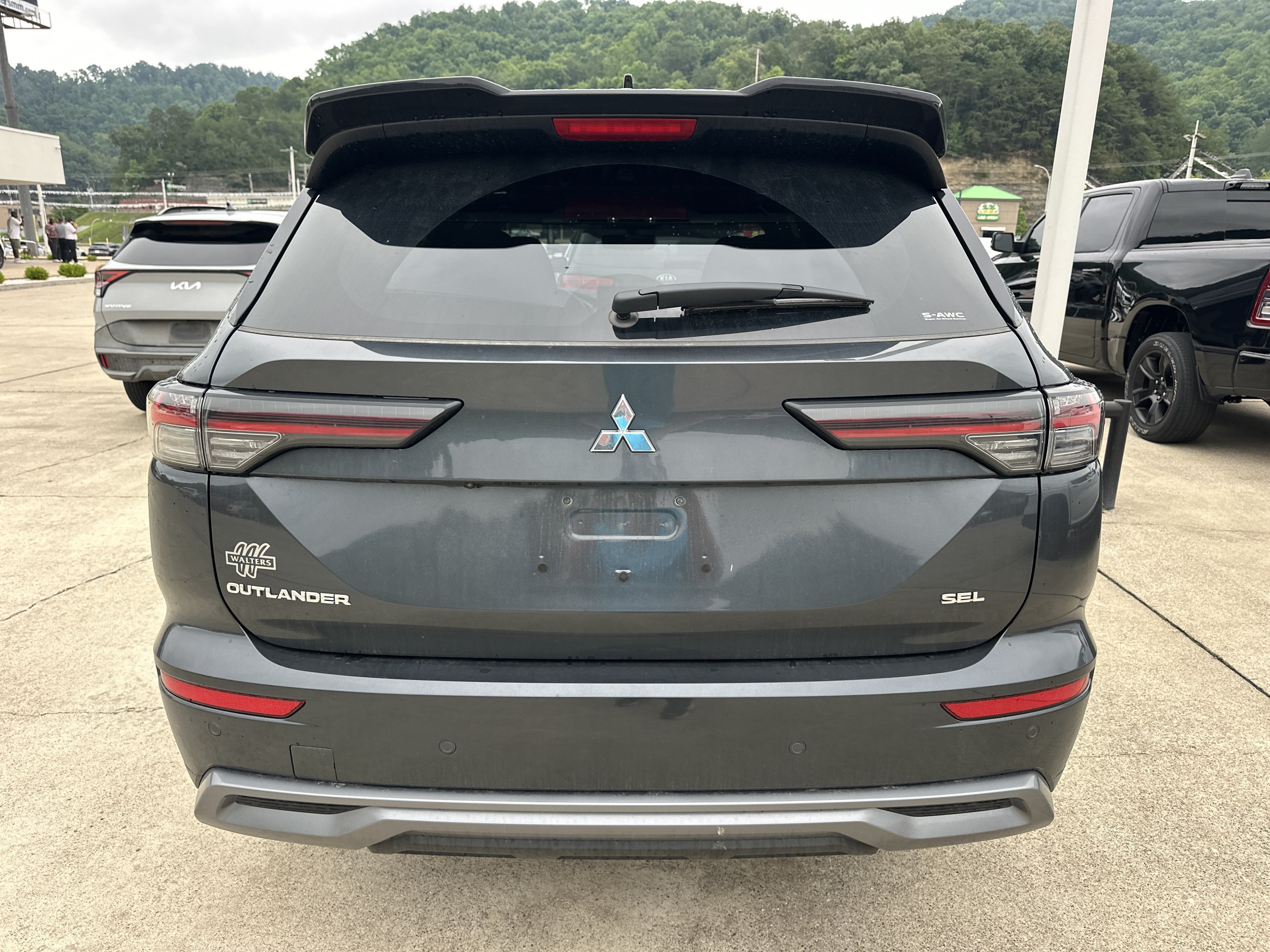 Used 2026 Mitsubishi Outlander SEL AWD/4WD image 3