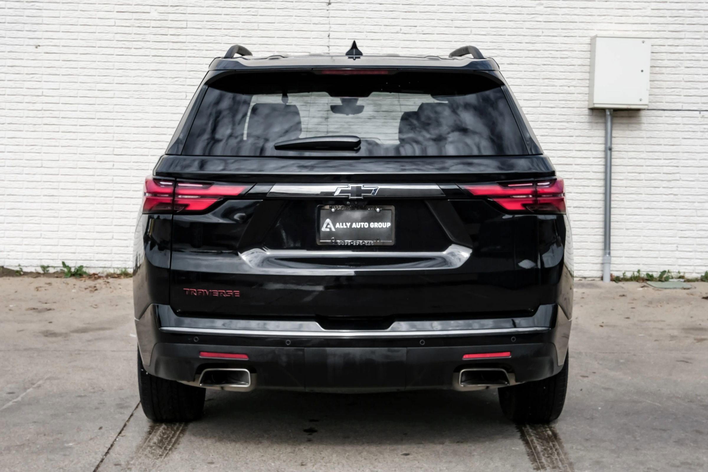 Used 2022 Chevrolet Traverse Premier w/ Redline Edition FWD image 9